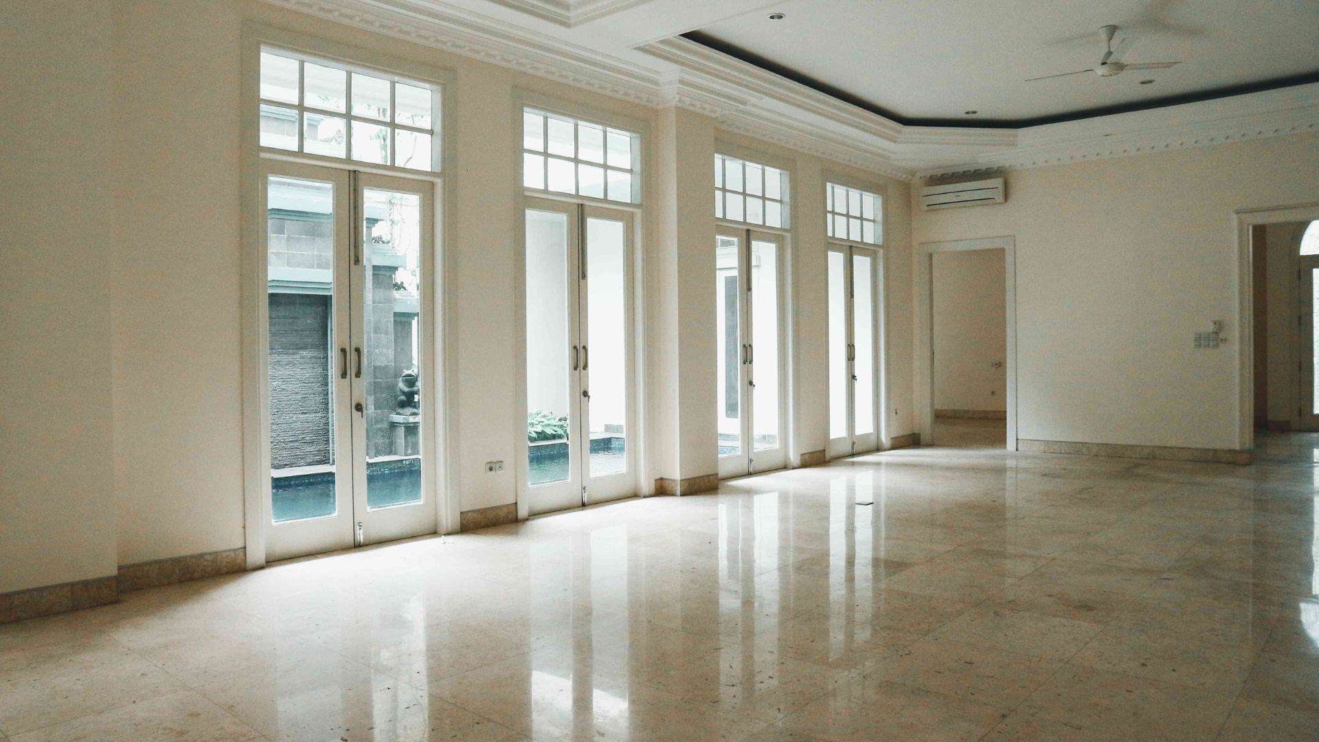 BENDA100A-5BR-LIVING AREA (1) Large 5BR Home for Family Living Space