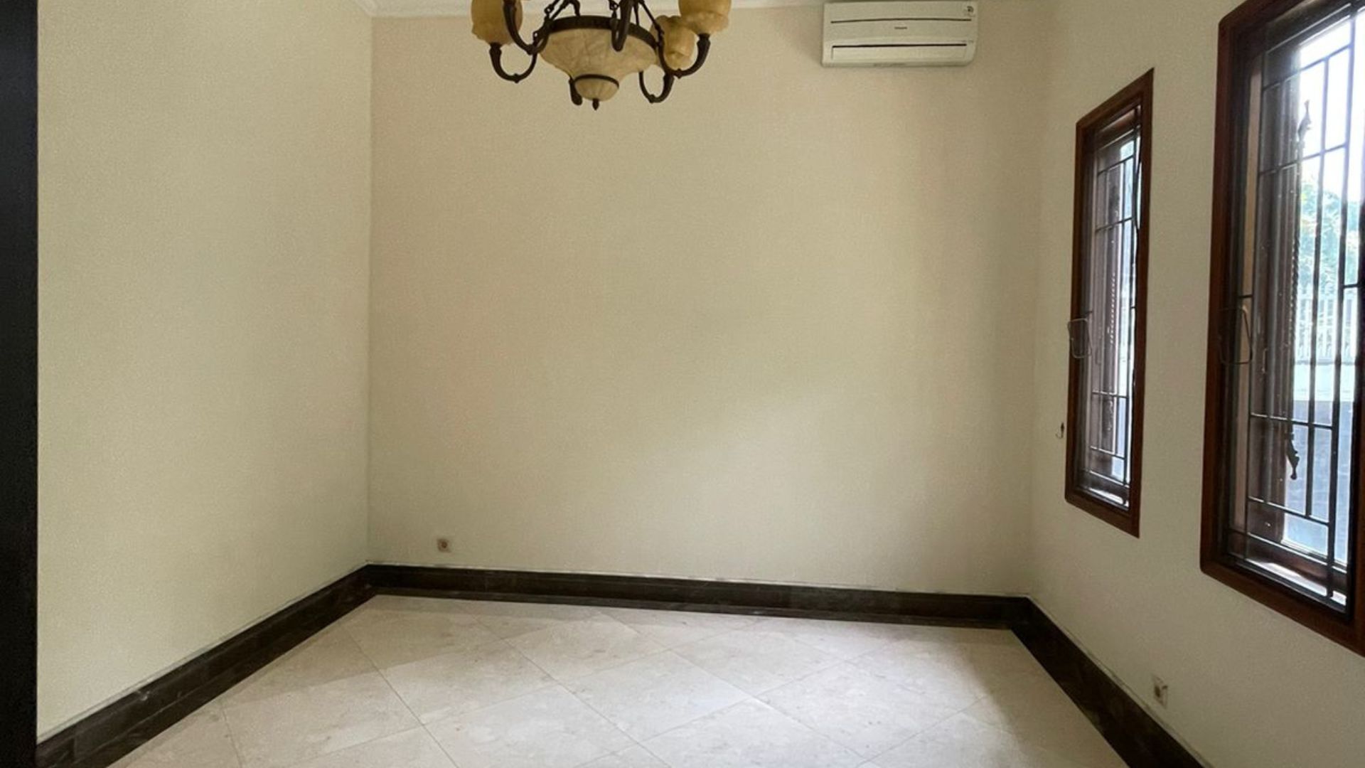 BRAWIJAYA 2 NO.12-4BR-BEDROOM 1 Elegant 4BR Home for Comfort