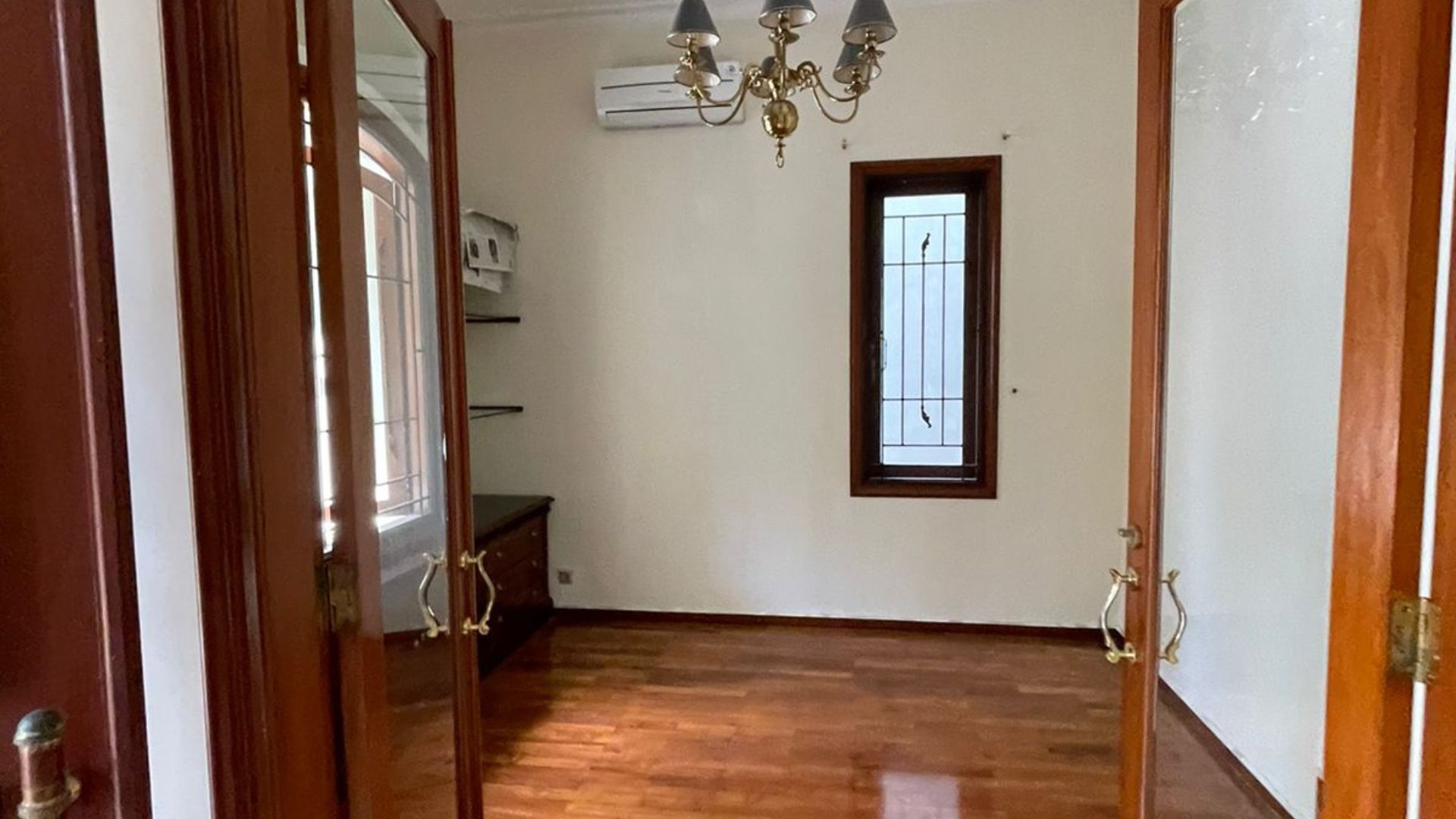 BRAWIJAYA 2 NO.12-4BR-BEDROOM 2 Elegant 4BR Home for Comfort
