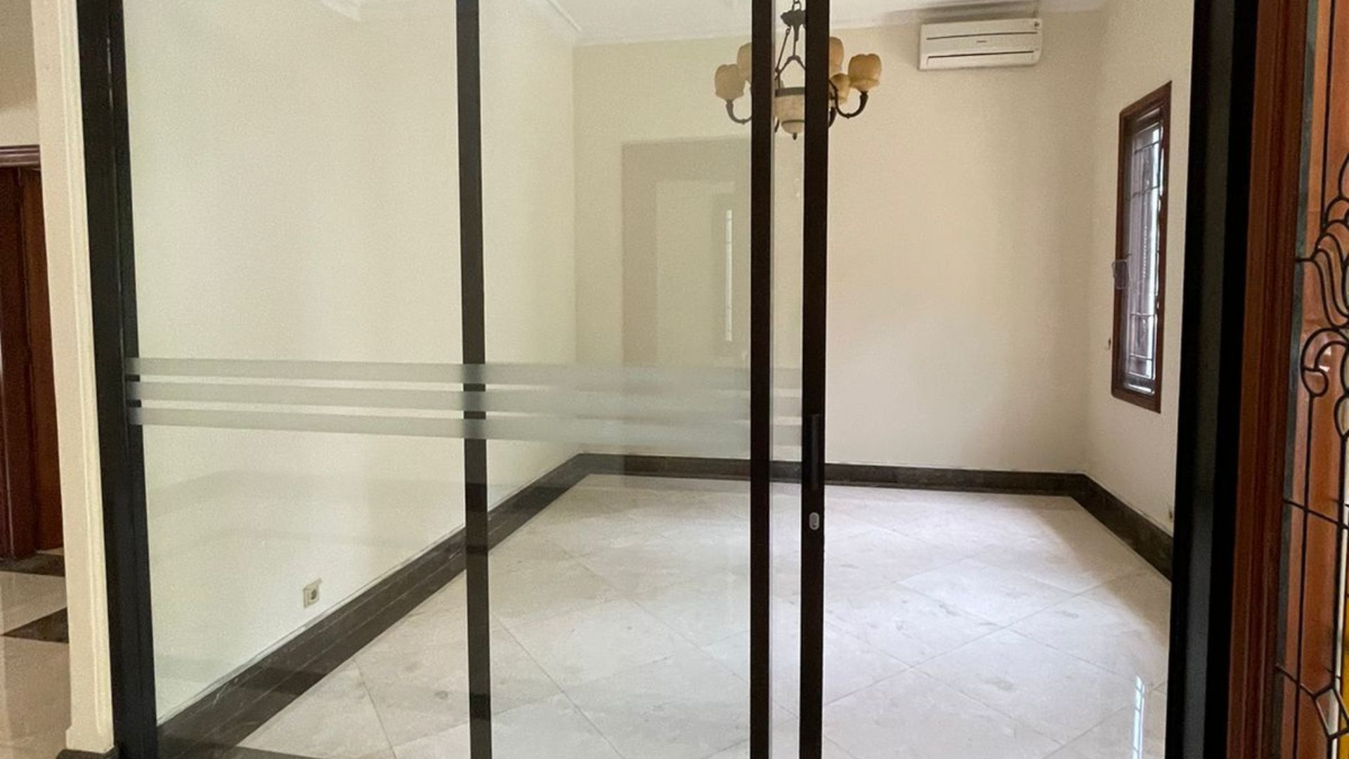 BRAWIJAYA 2 NO.12-4BR-MULTIFUNCTION ROOM Elegant 4BR Home for Comfort