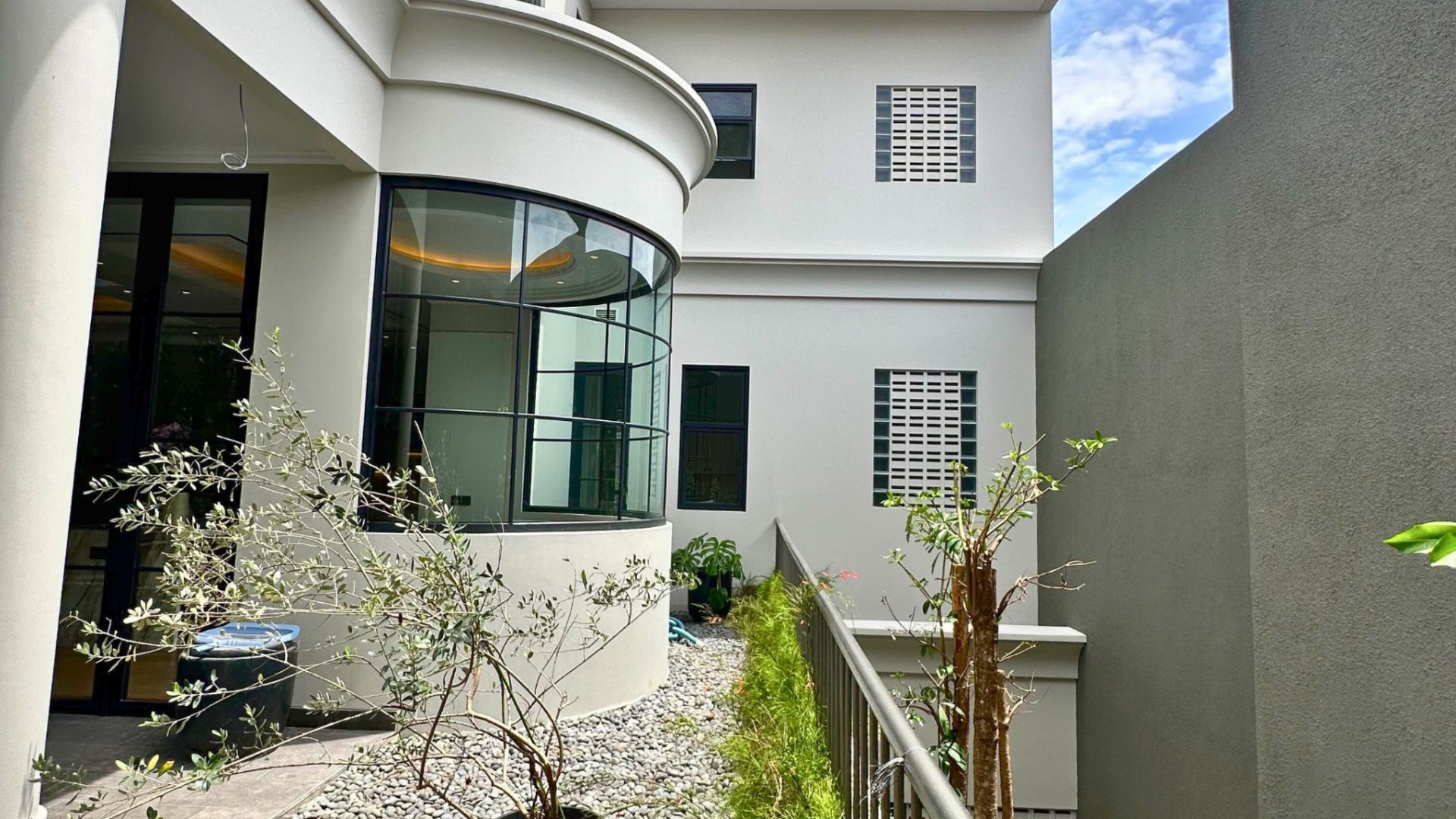 Grand 7BR Home for Large Family Living – Kebayoran Baru