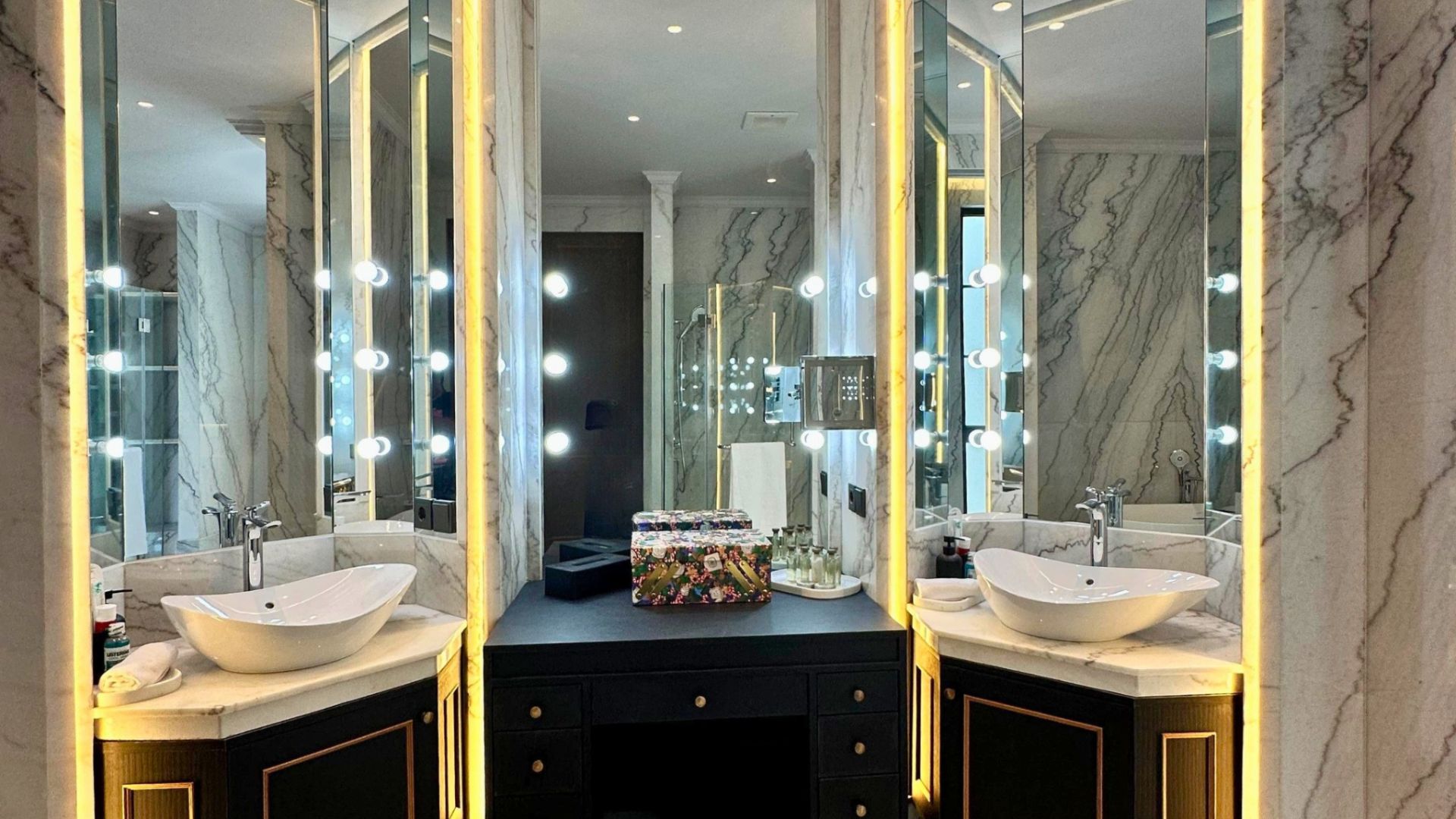 Grand 7BR Home for Large Family Living – Kebayoran Baru