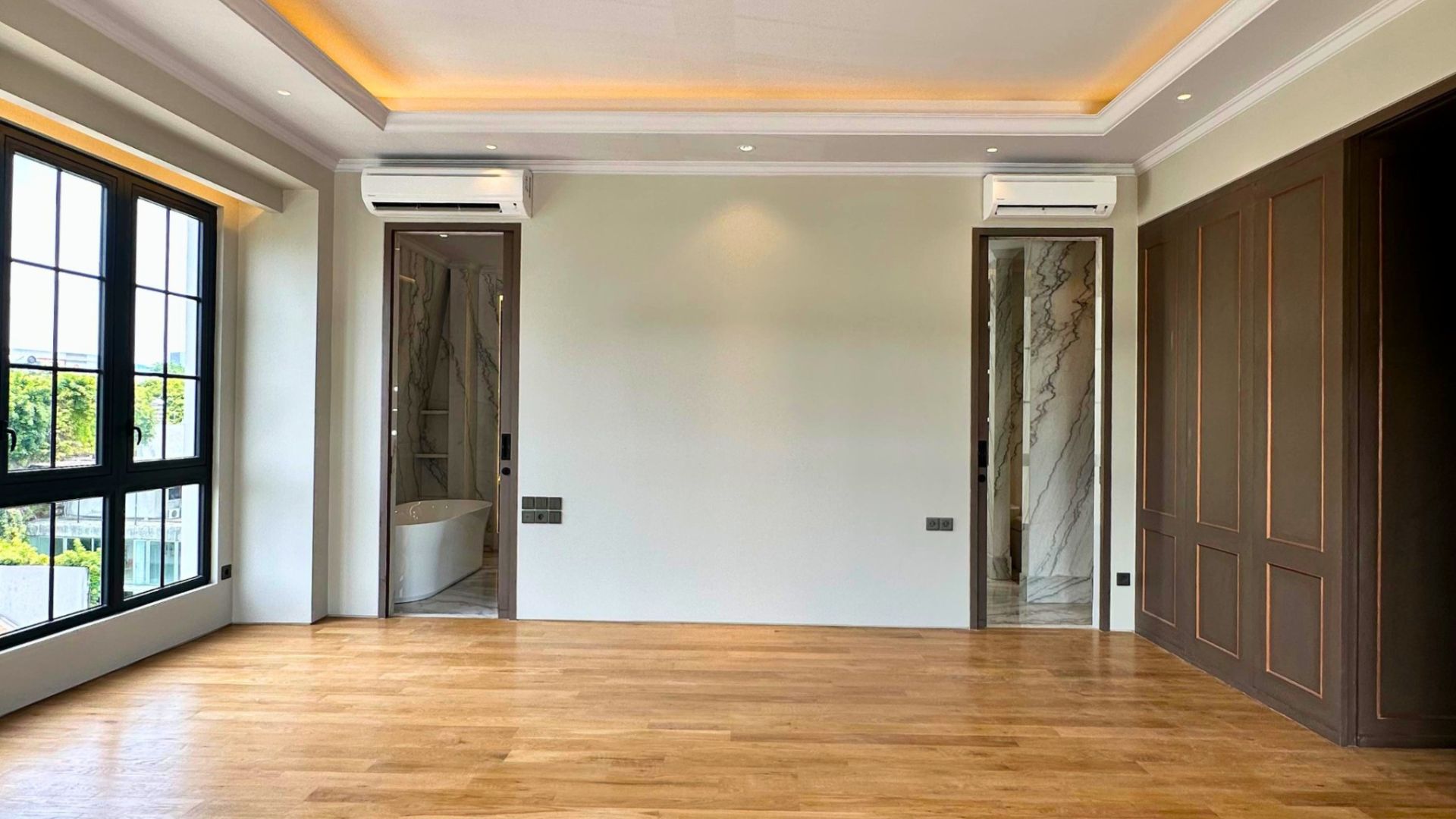 Grand 7BR Home for Large Family Living – Kebayoran Baru