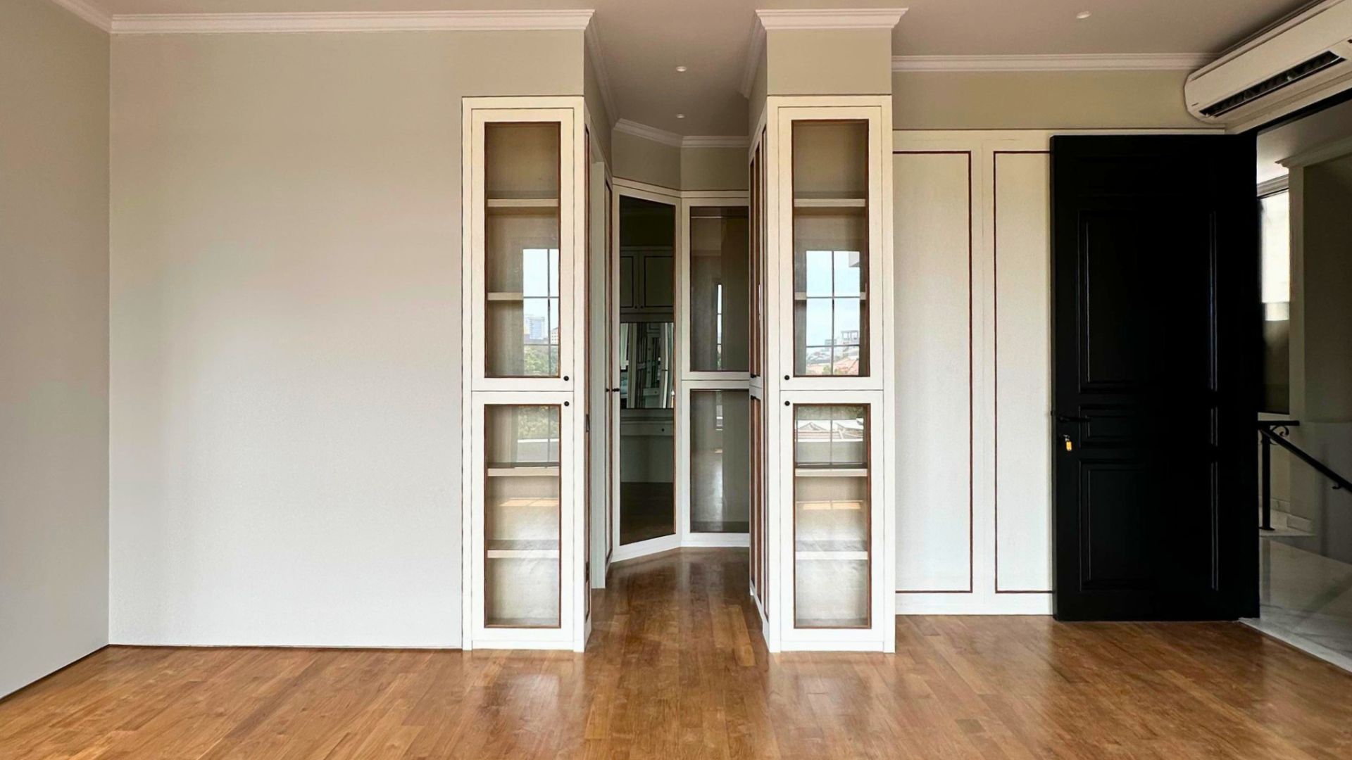 Grand 7BR Home for Large Family Living – Kebayoran Baru