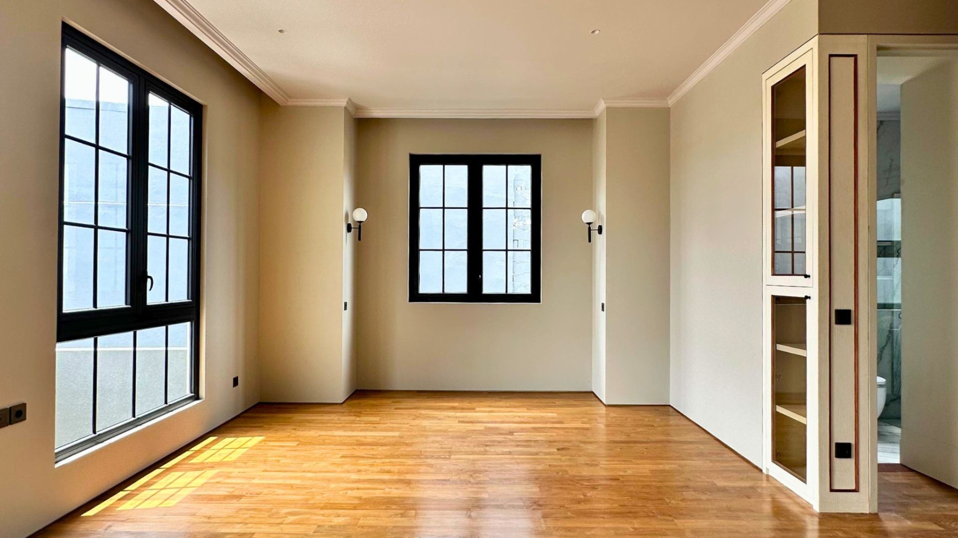 Grand 7BR Home for Large Family Living – Kebayoran Baru