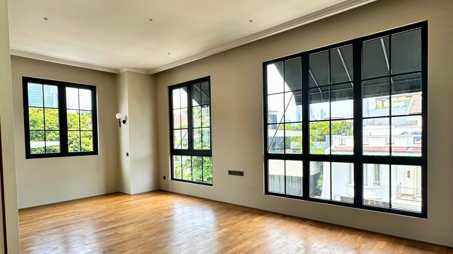 Grand 7BR Home for Large Family Living – Kebayoran Baru