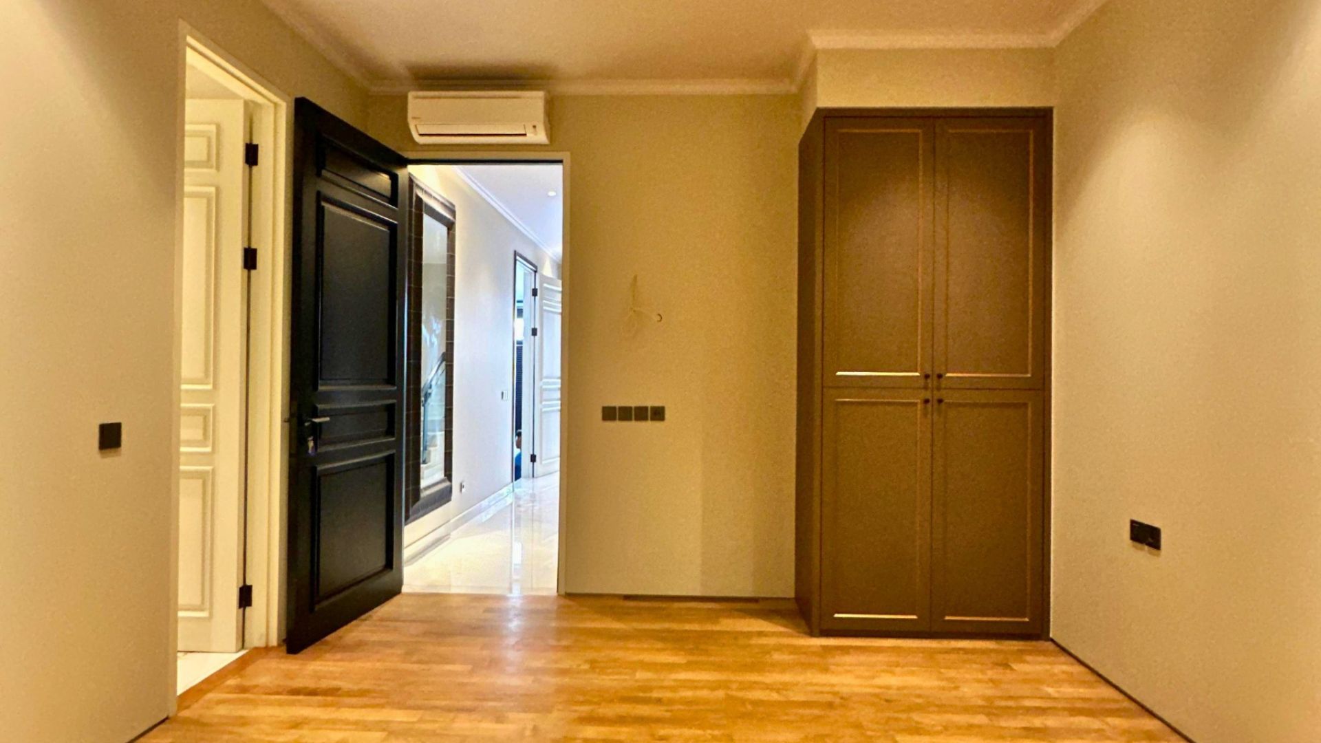 Grand 7BR Home for Large Family Living – Kebayoran Baru