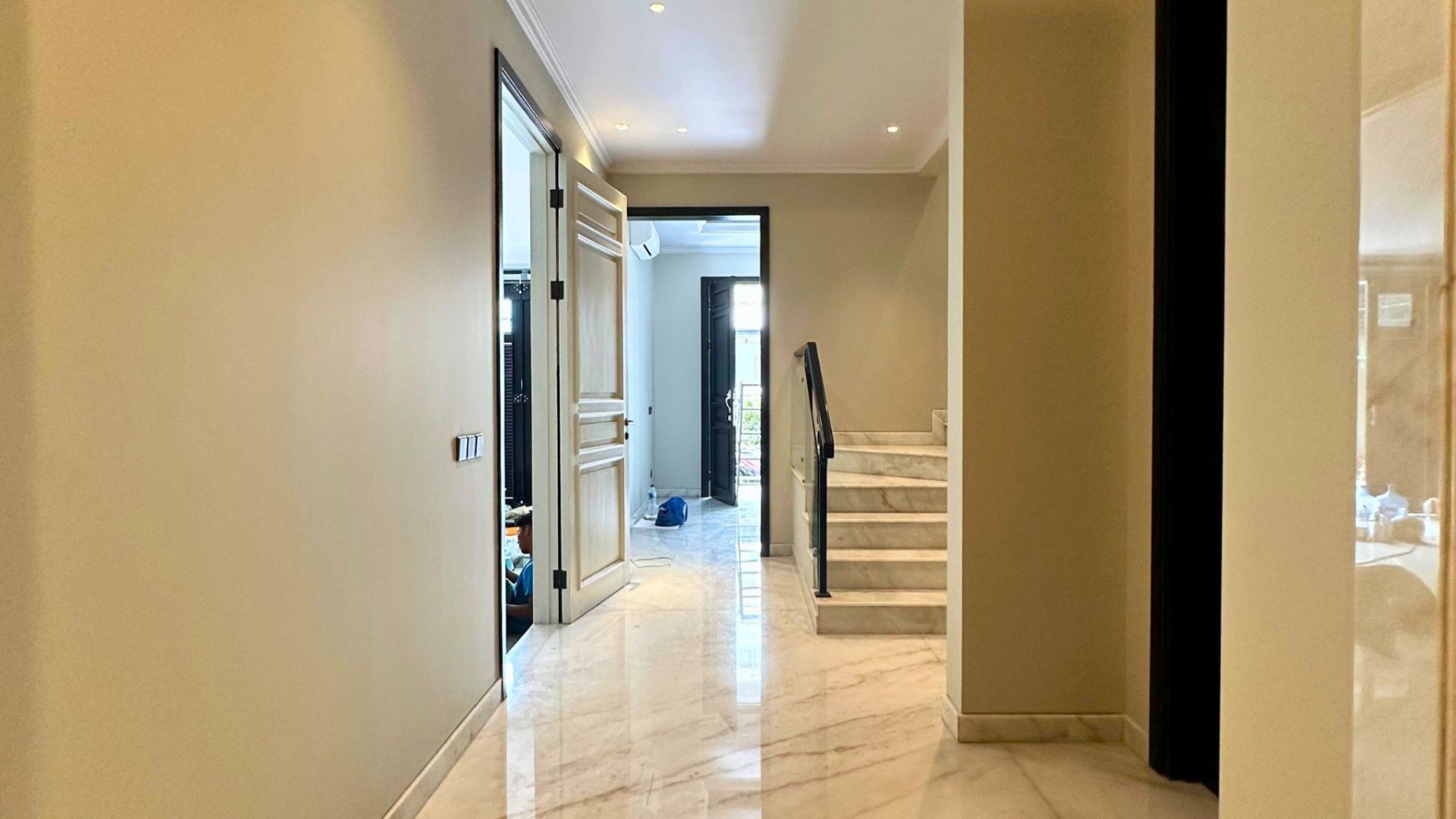 Grand 7BR Home for Large Family Living – Kebayoran Baru