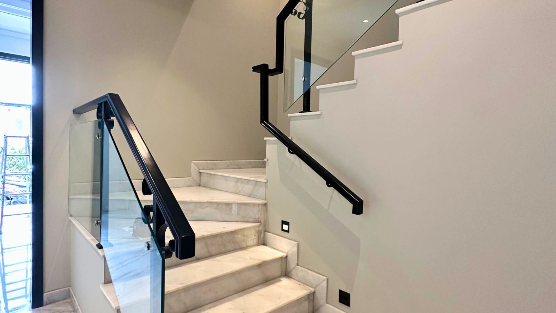 Grand 7BR Home for Large Family Living – Kebayoran Baru