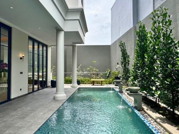 BRAWIJAYA-7BR-SWIMMING POOL & BACKYARD