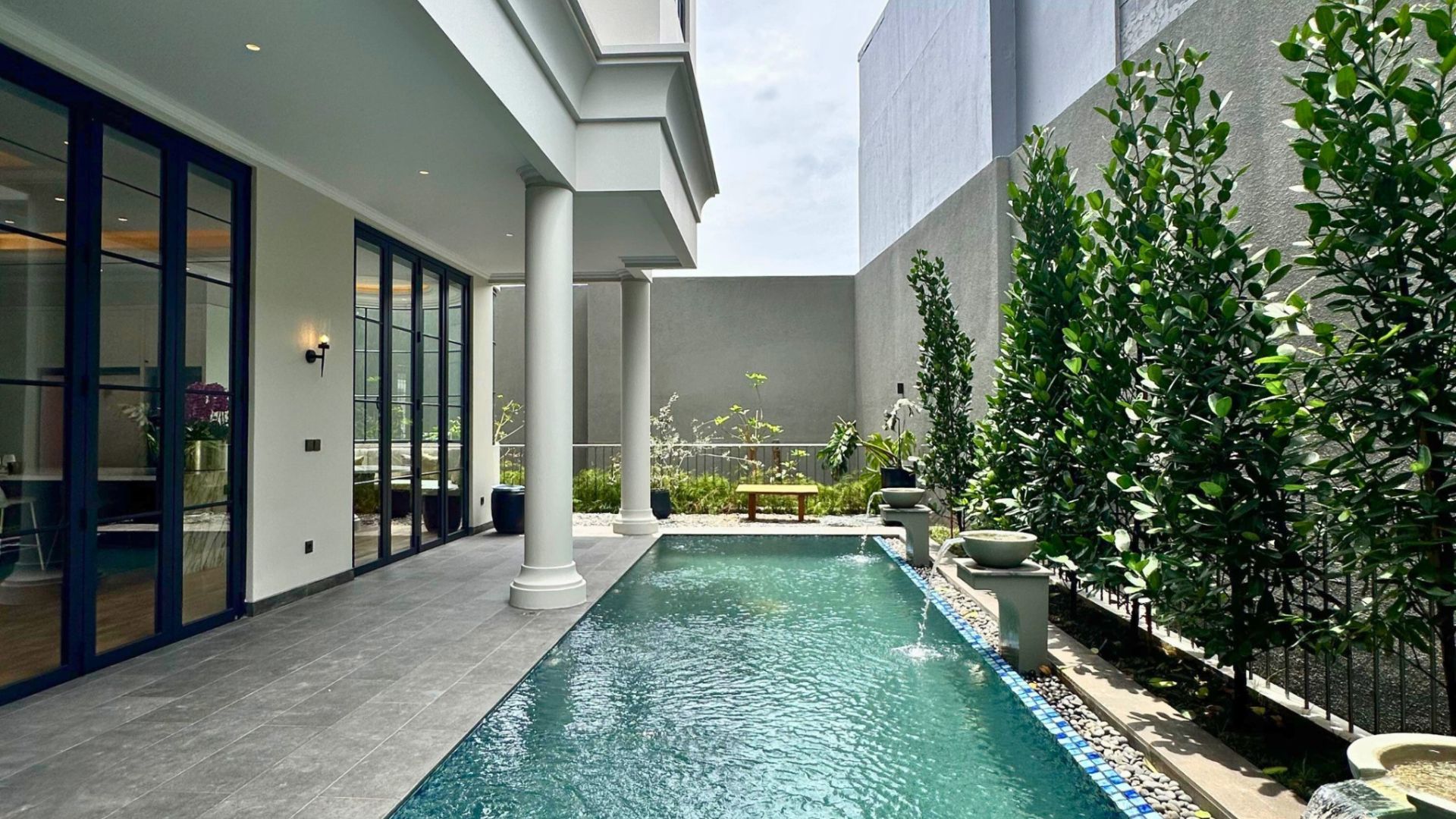 BRAWIJAYA-7BR-SWIMMING POOL & BACKYARD