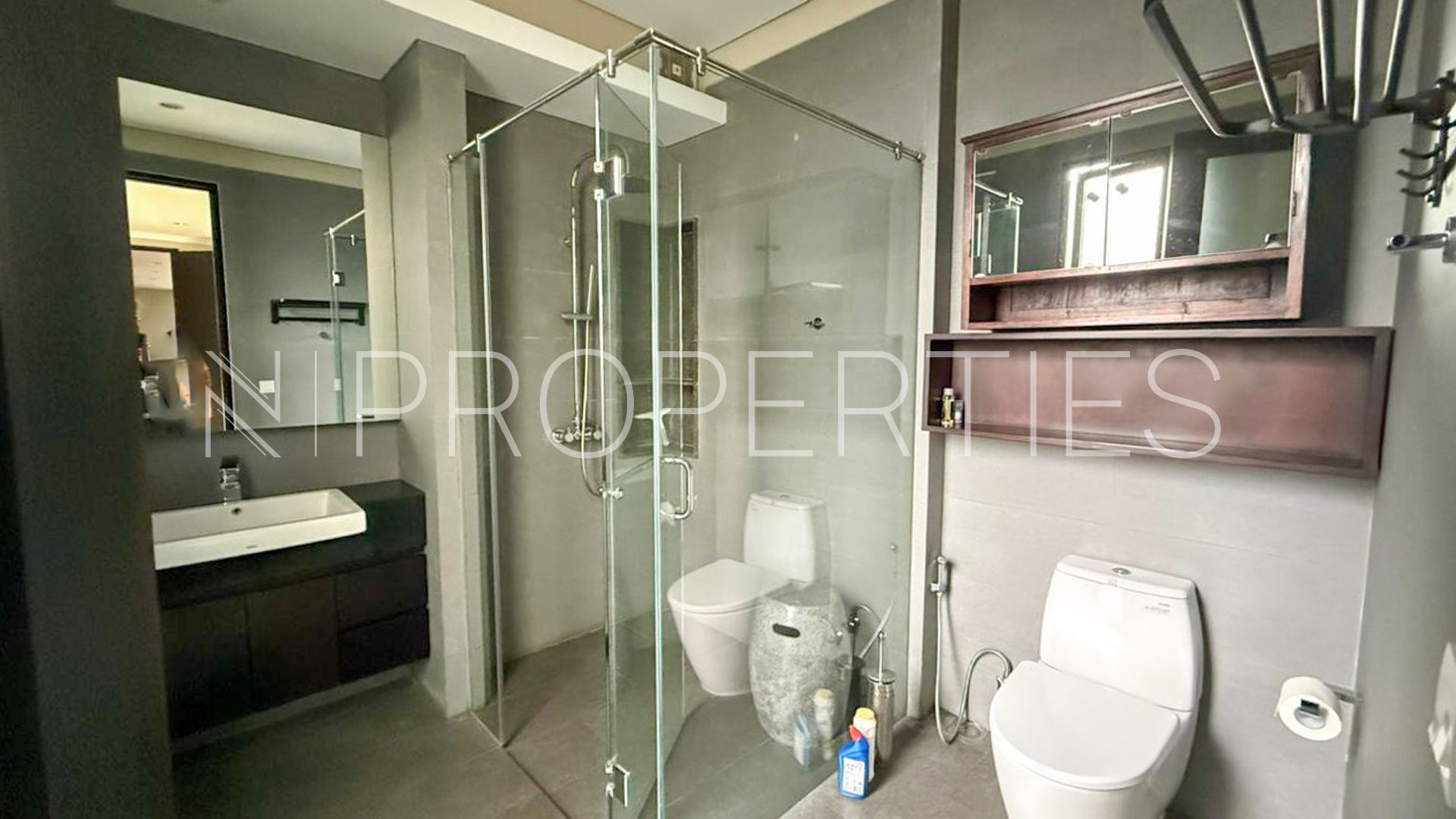 BTOWNHOUSE-BATHROOM Elegant Family Residence in Kuningan
