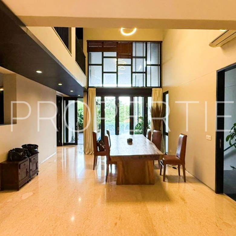 BTOWNHOUSE-BIG LIVING AREA