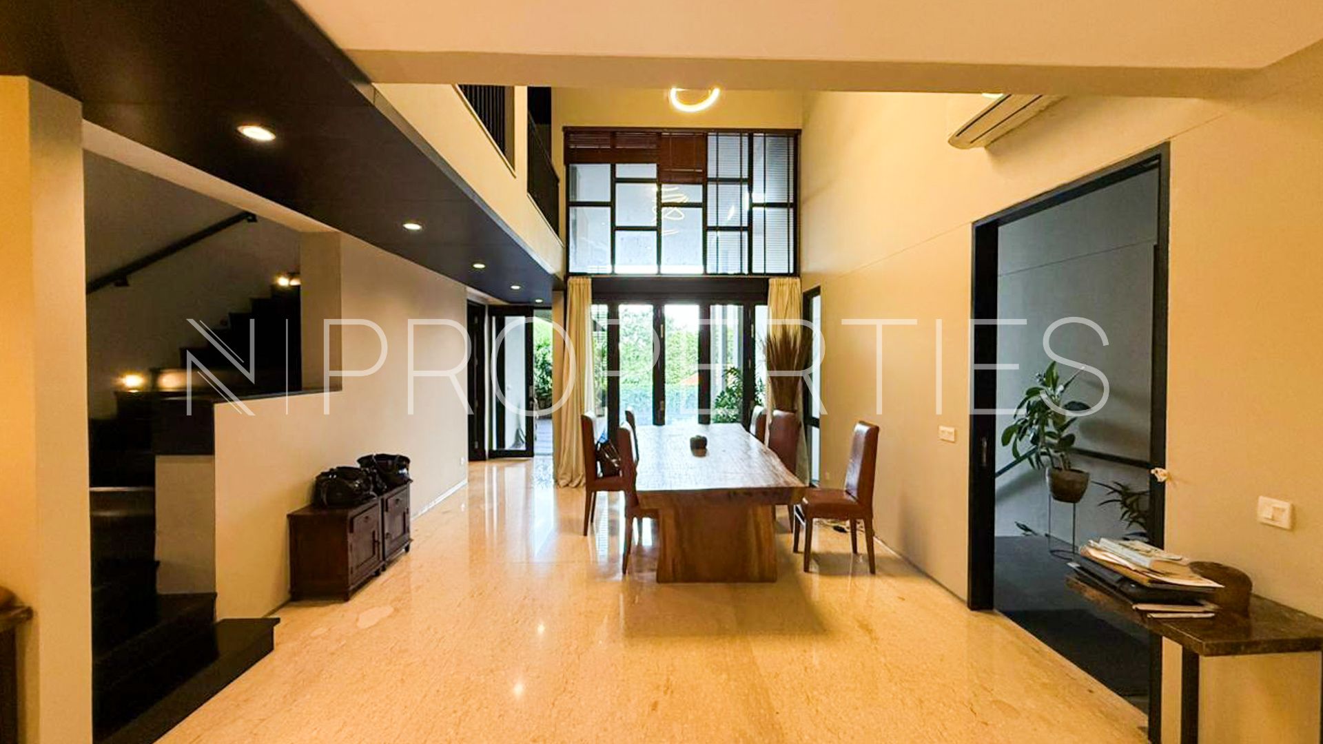 BTOWNHOUSE-BIG LIVING AREA BTOWNHOUSE-BIG LIVING AREA