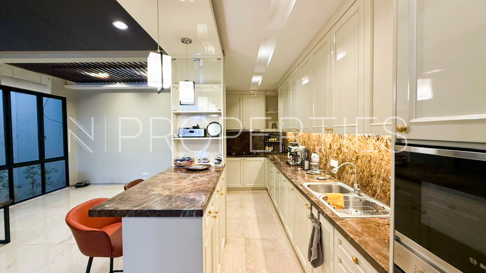 BTOWNHOUSE-KITCHEN and BAR Elegant Family Residence in Kuningan