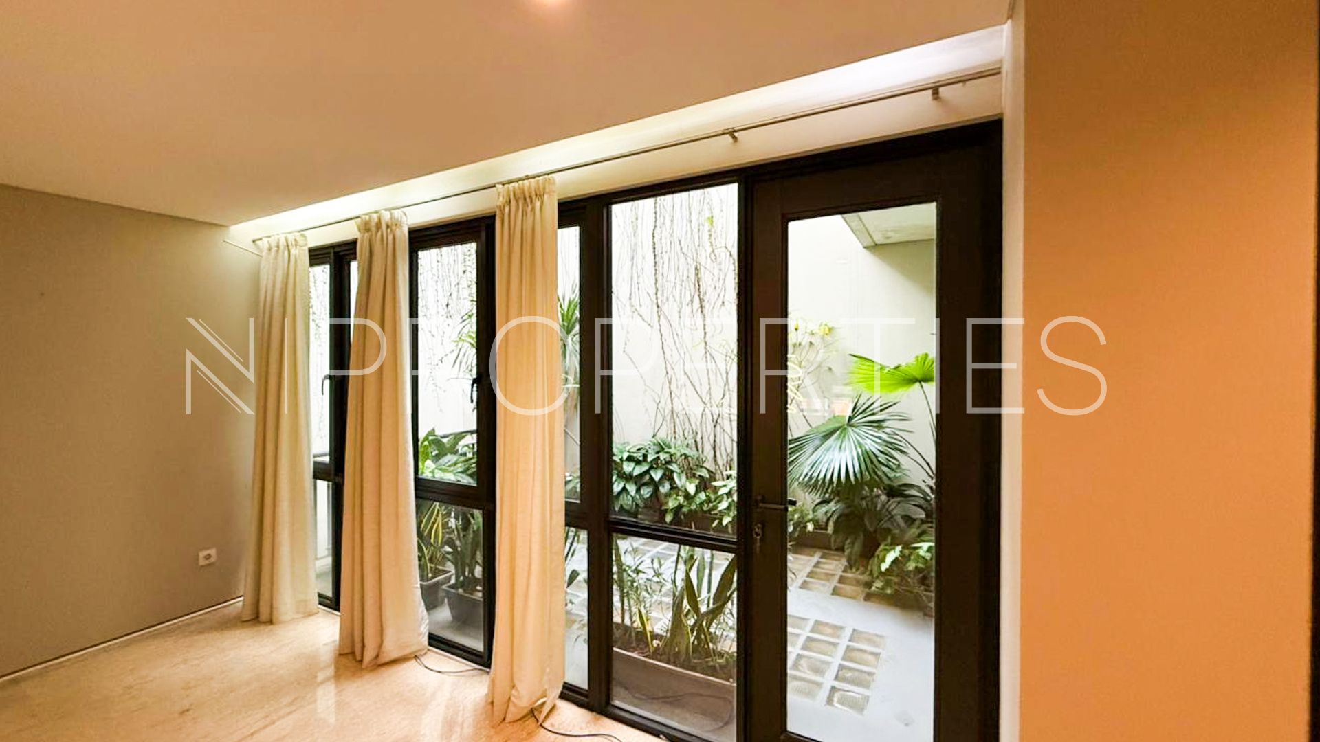 BTOWNHOUSE-WORKING AREA Elegant Family Residence in Kuningan