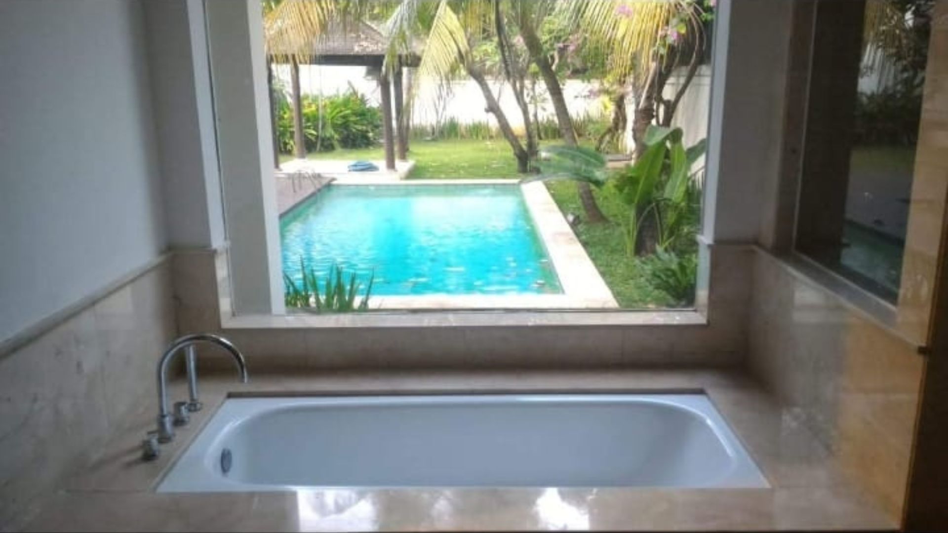 BUNGA CEMPAKA 2 NO.15-4BR-BATHROOM Well-Planned 4BR Residence for Families