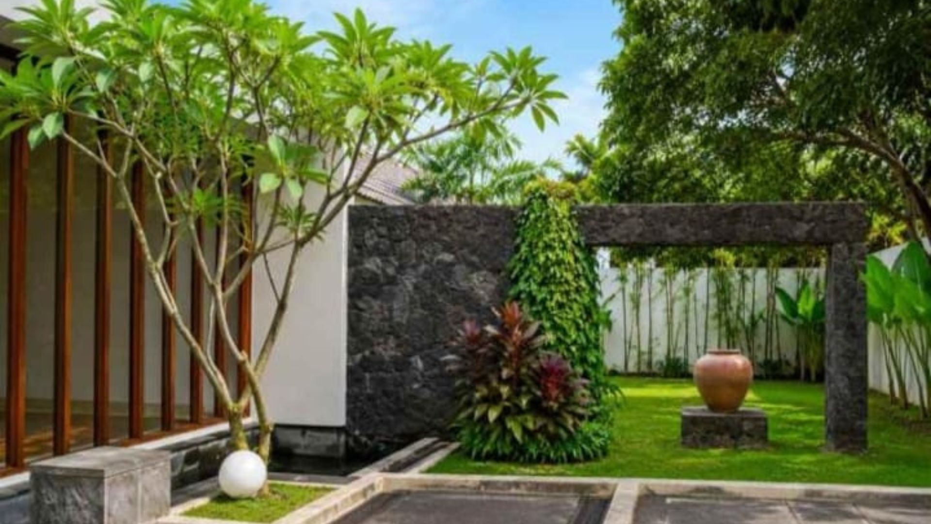 BUNGA CEMPAKA 2 NO.15-4BR-GARDEN 2 Well-Planned 4BR Residence for Families