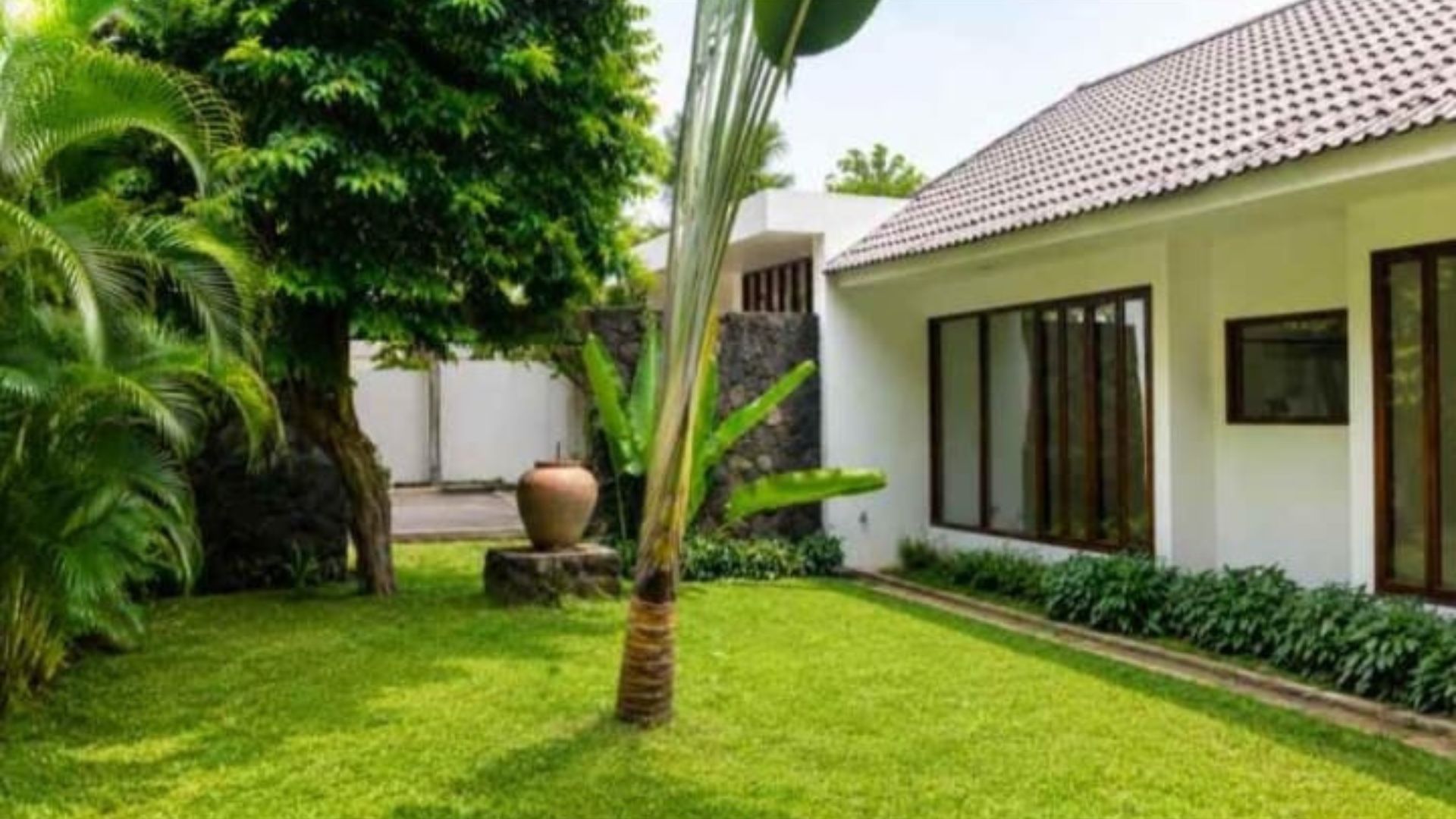 BUNGA CEMPAKA 2 NO.15-4BR-GARDEN Well-Planned 4BR Residence for Families