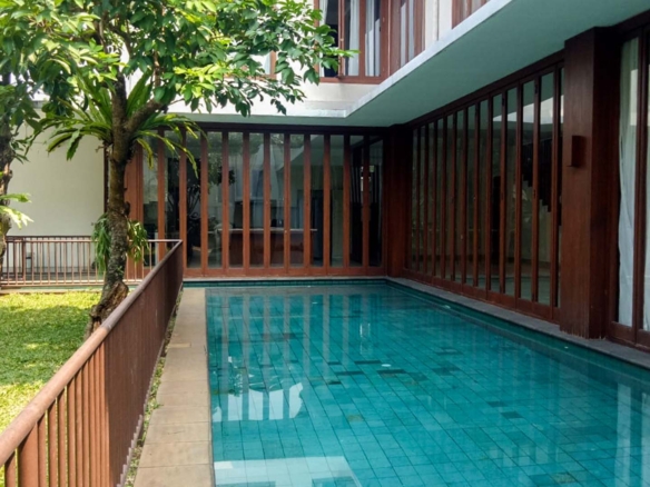 BUNGA CEMPAKA-5BR-SWIMMING POOL & BACKYARD