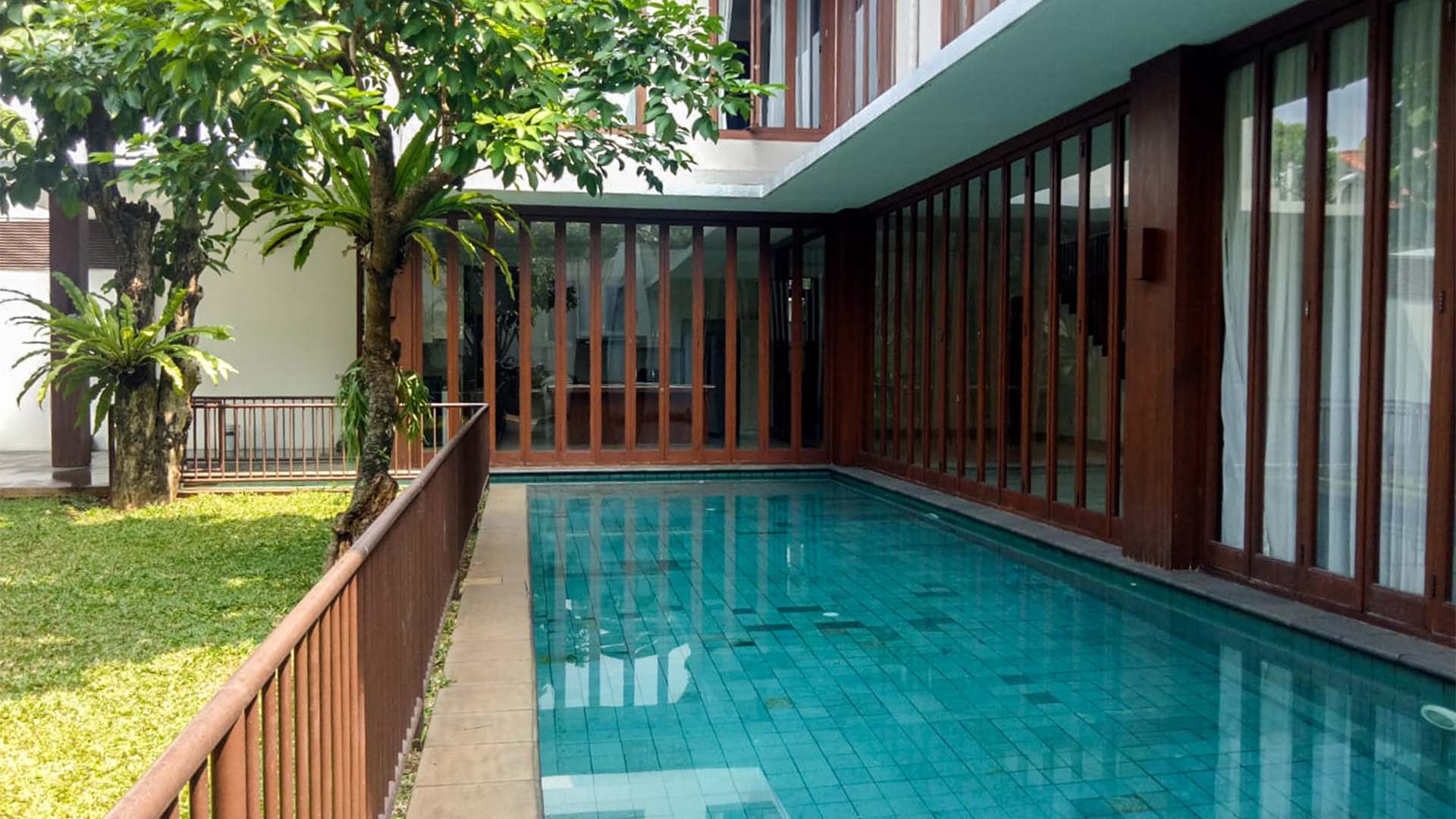 BUNGA CEMPAKA-5BR-SWIMMING POOL & BACKYARD