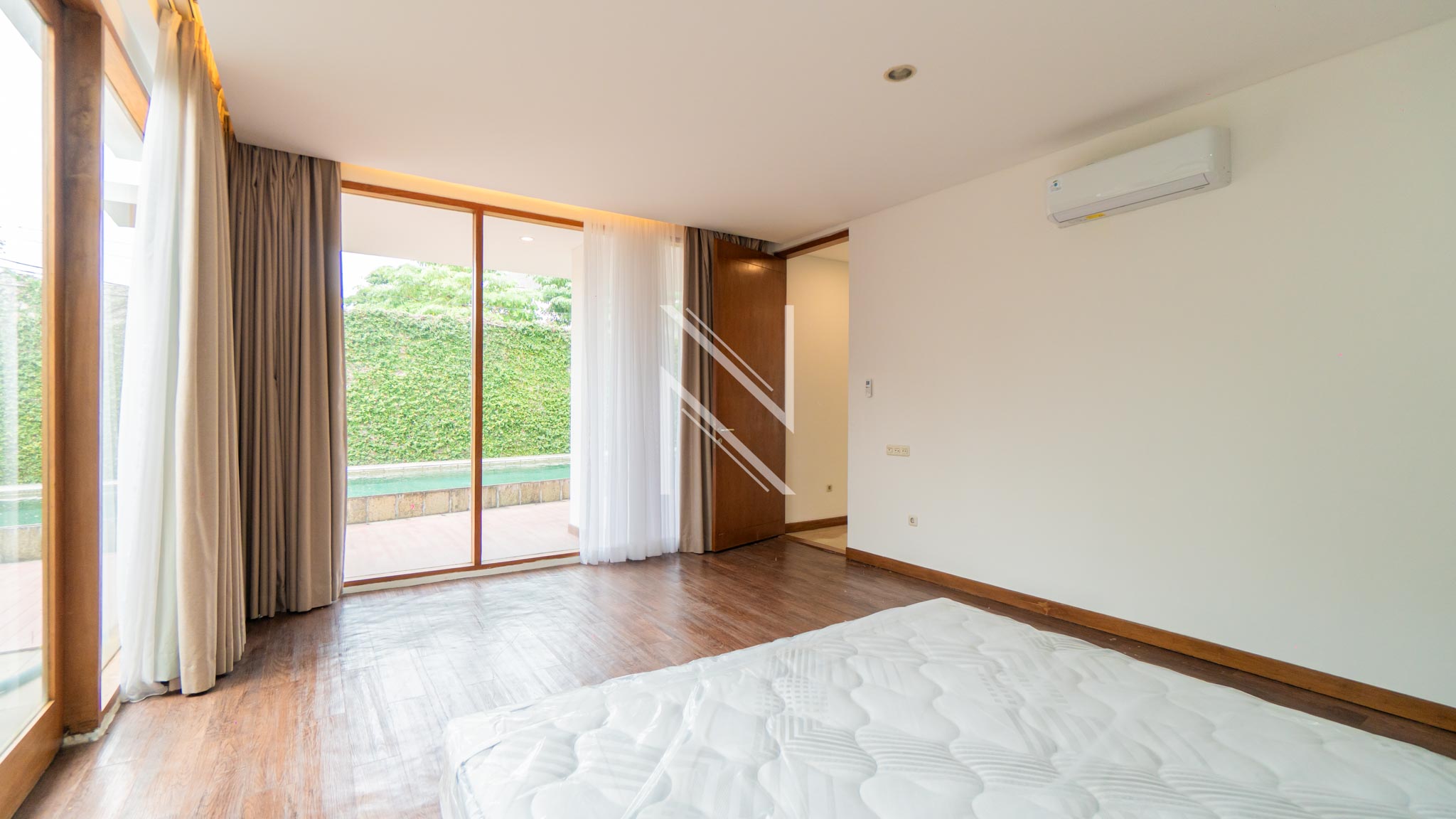 Stylish and Premium 3BR Urban Home – Kemang