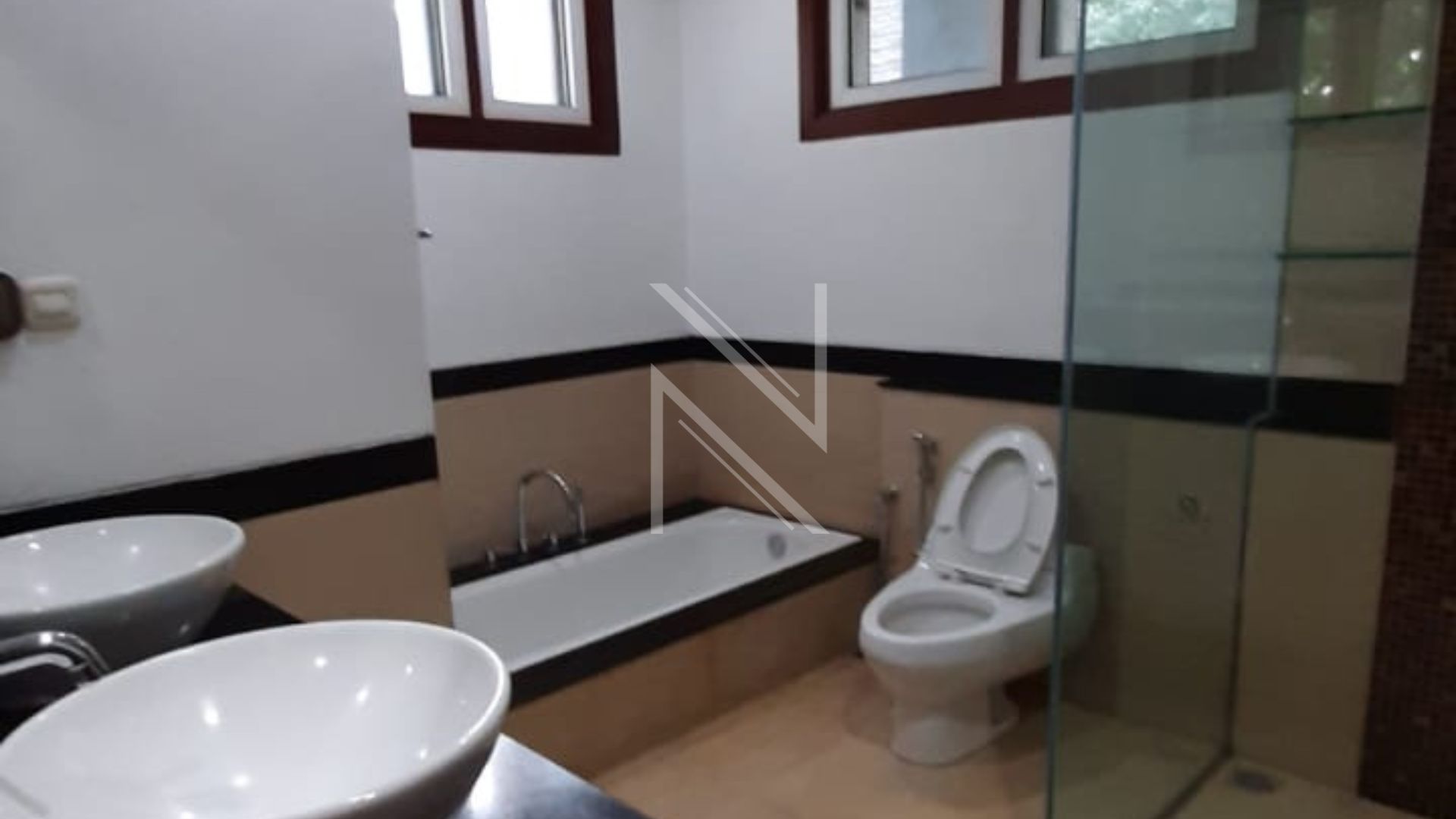 CILANDAK (ASTORIA RESIDENCE) – NO CLD496 – BATH-ROOM Astoria Residence – Serene 5BR Comfortable Home