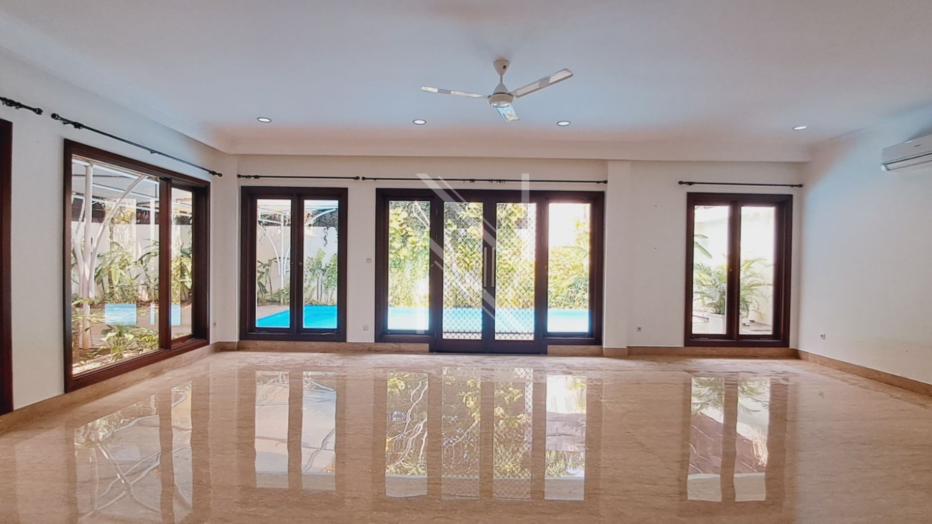 Elegant 5BR for Spacious Family Living – Cilandak