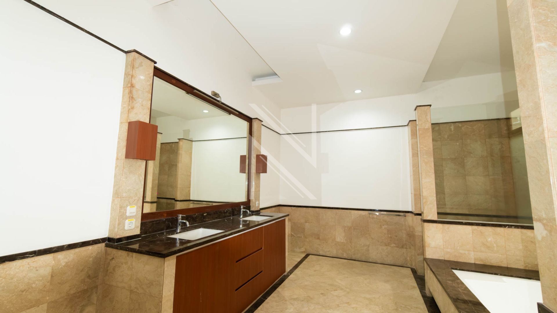 Generous 5BR Home for Family Comfort – Cilandak