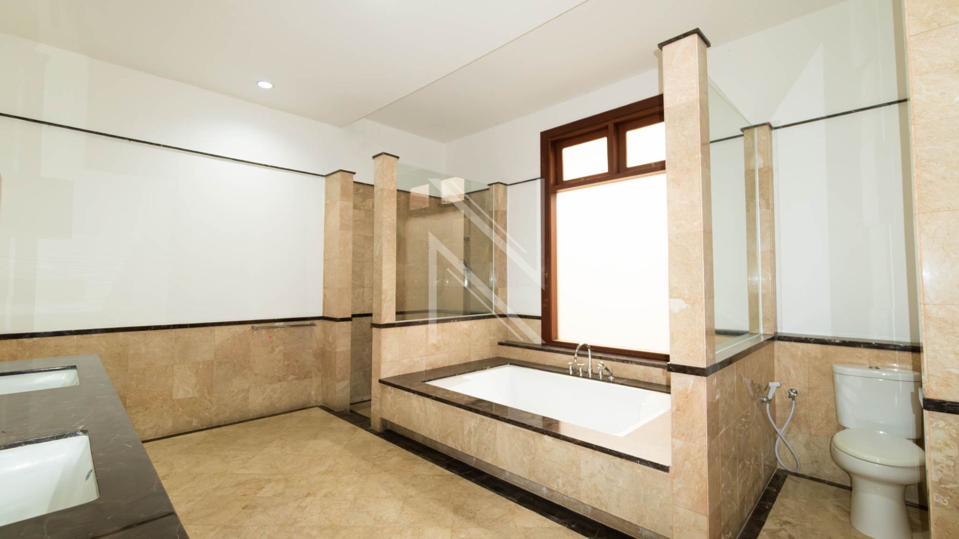 Generous 5BR Home for Family Comfort – Cilandak