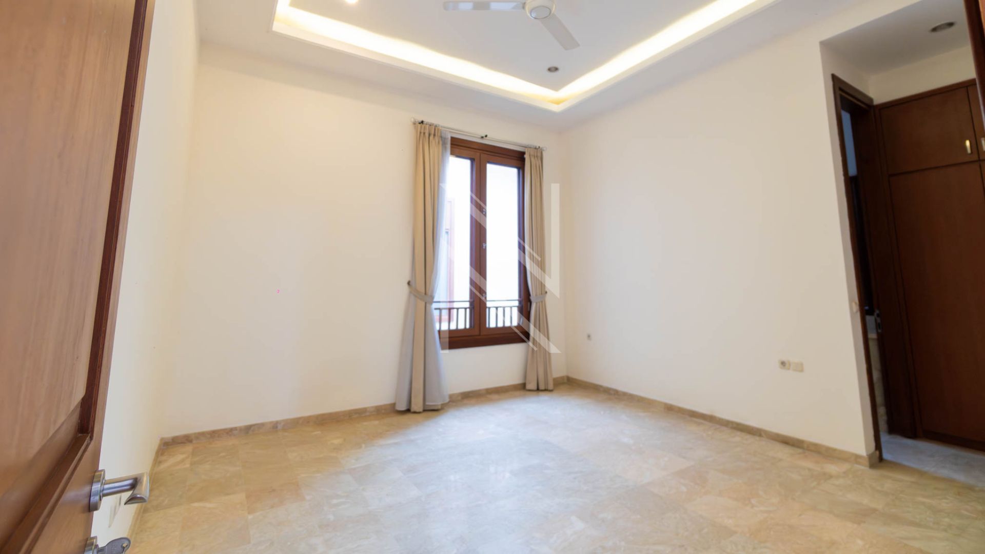Generous 5BR Home for Family Comfort – Cilandak