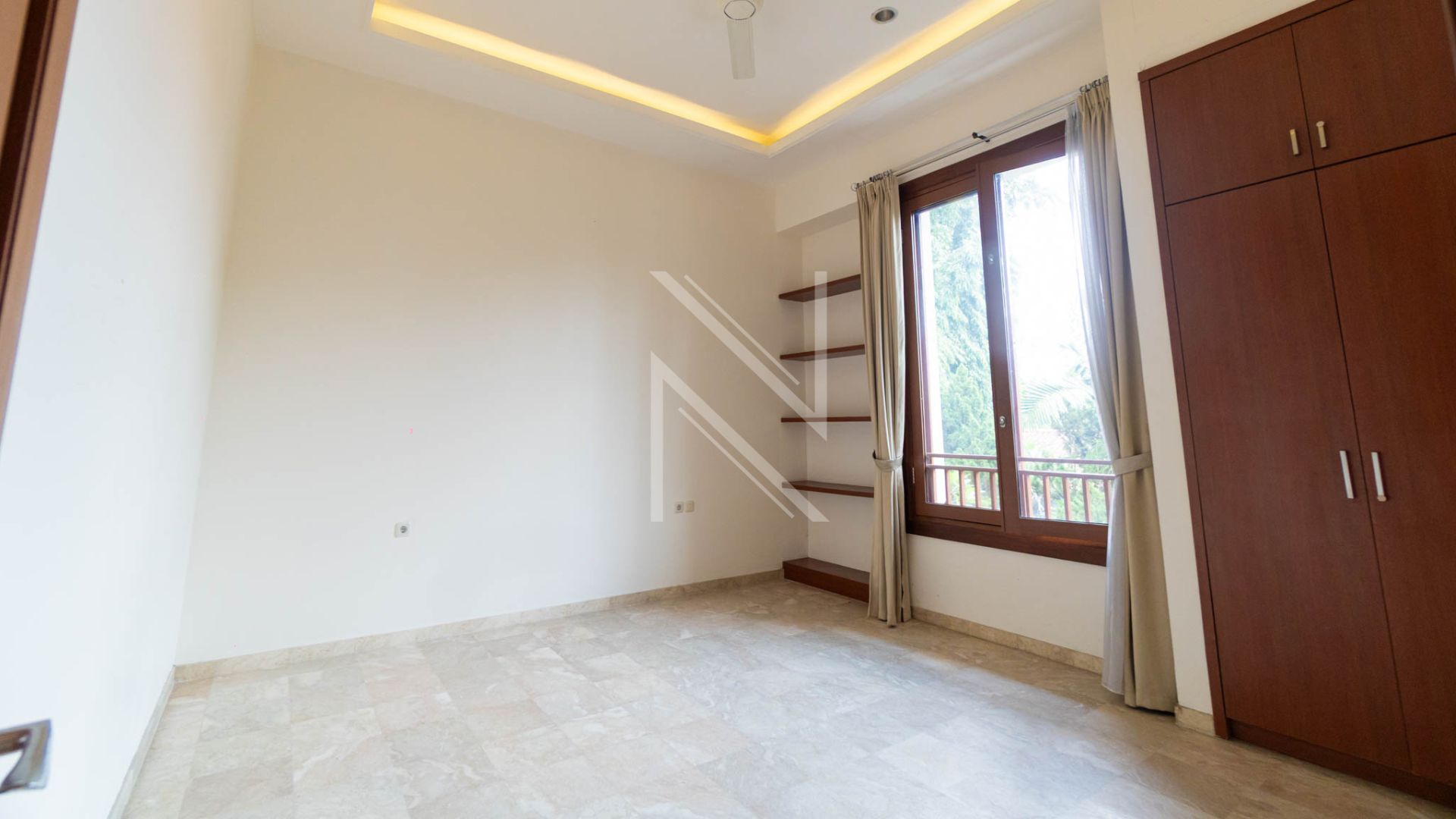 Generous 5BR Home for Family Comfort – Cilandak