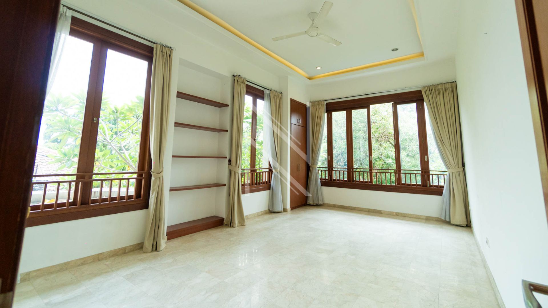 Generous 5BR Home for Family Comfort – Cilandak