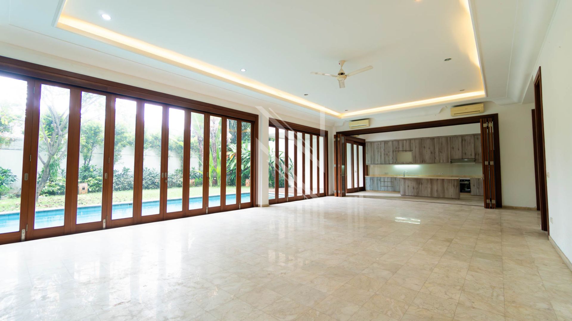 Generous 5BR Home for Family Comfort – Cilandak
