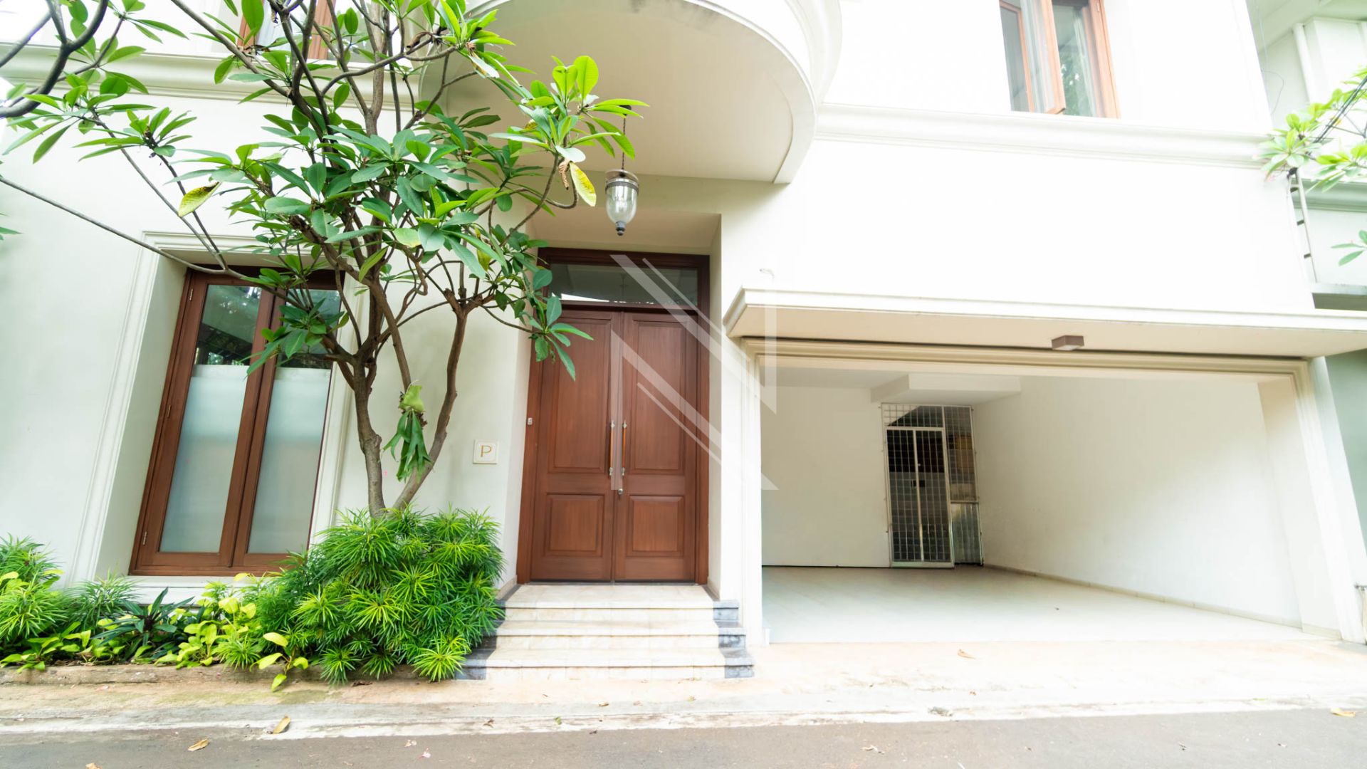 Generous 5BR Home for Family Comfort – Cilandak