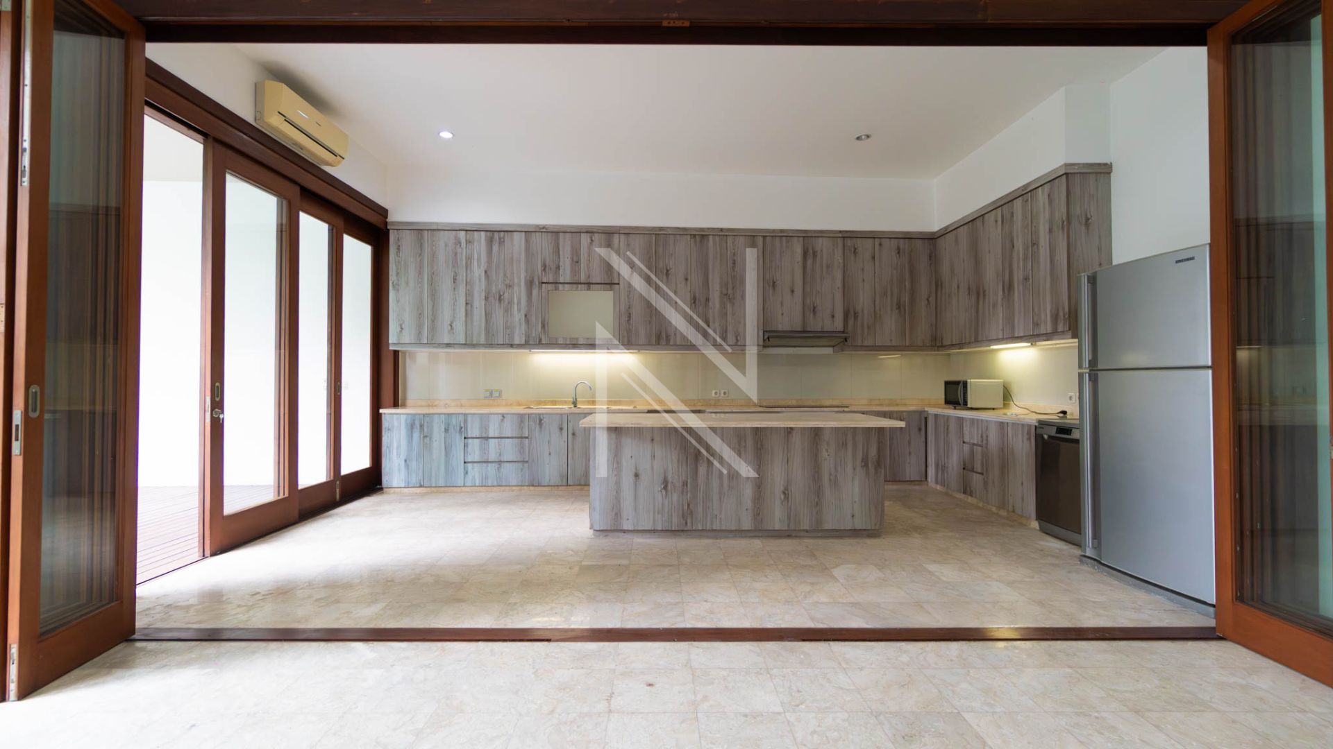 Generous 5BR Home for Family Comfort – Cilandak