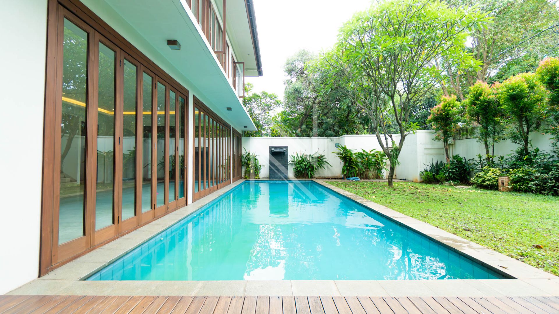 Generous 5BR Home for Family Comfort – Cilandak