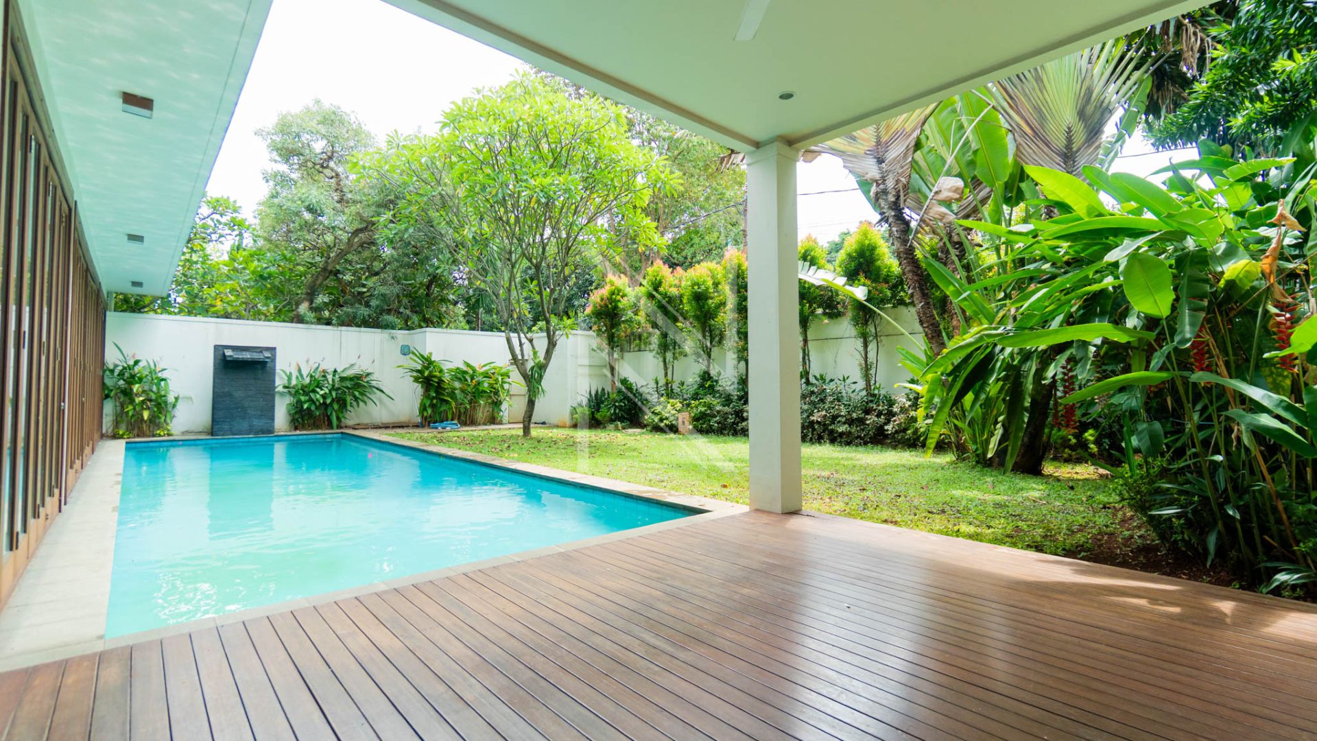Generous 5BR Home for Family Comfort – Cilandak