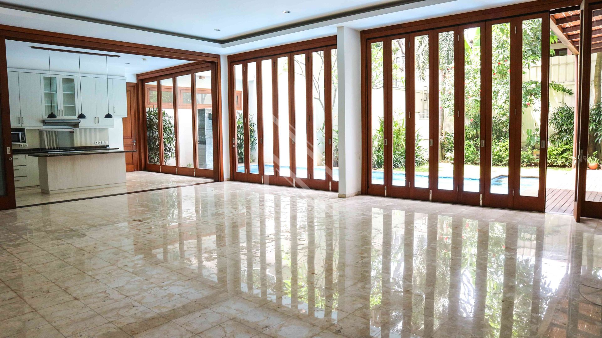 Family Friendly 4BR Home in Cilandak