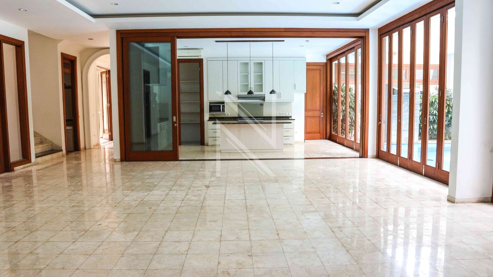 Family Friendly 4BR Home in Cilandak