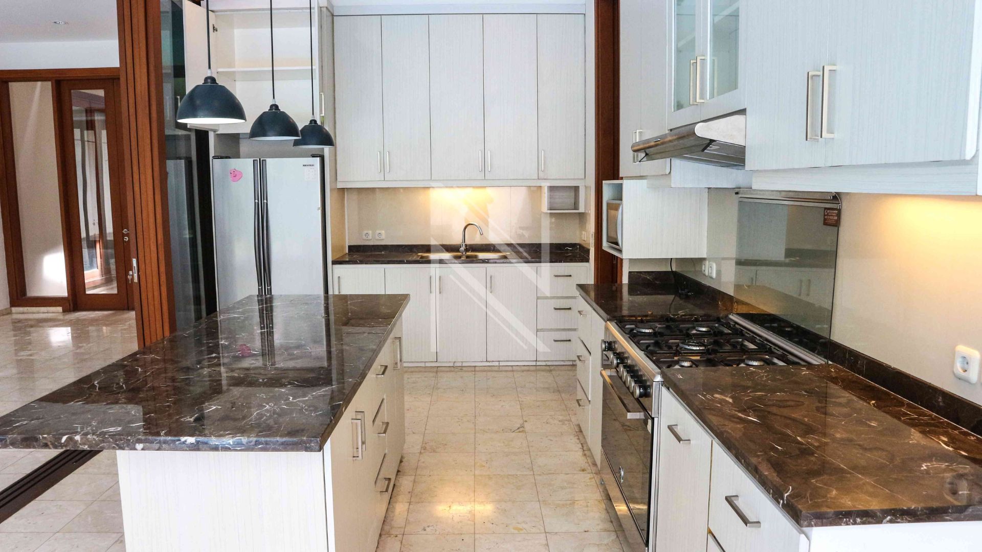 Family Friendly 4BR Home in Cilandak