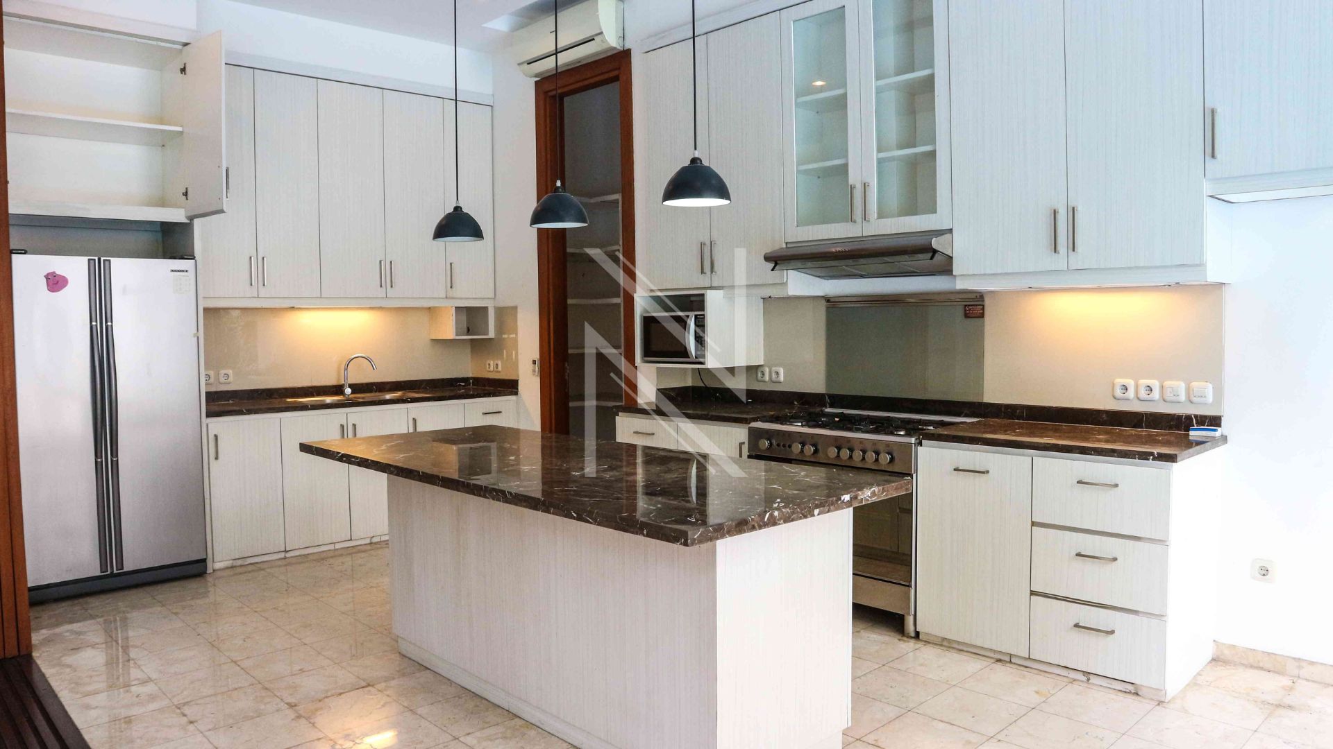 Family Friendly 4BR Home in Cilandak
