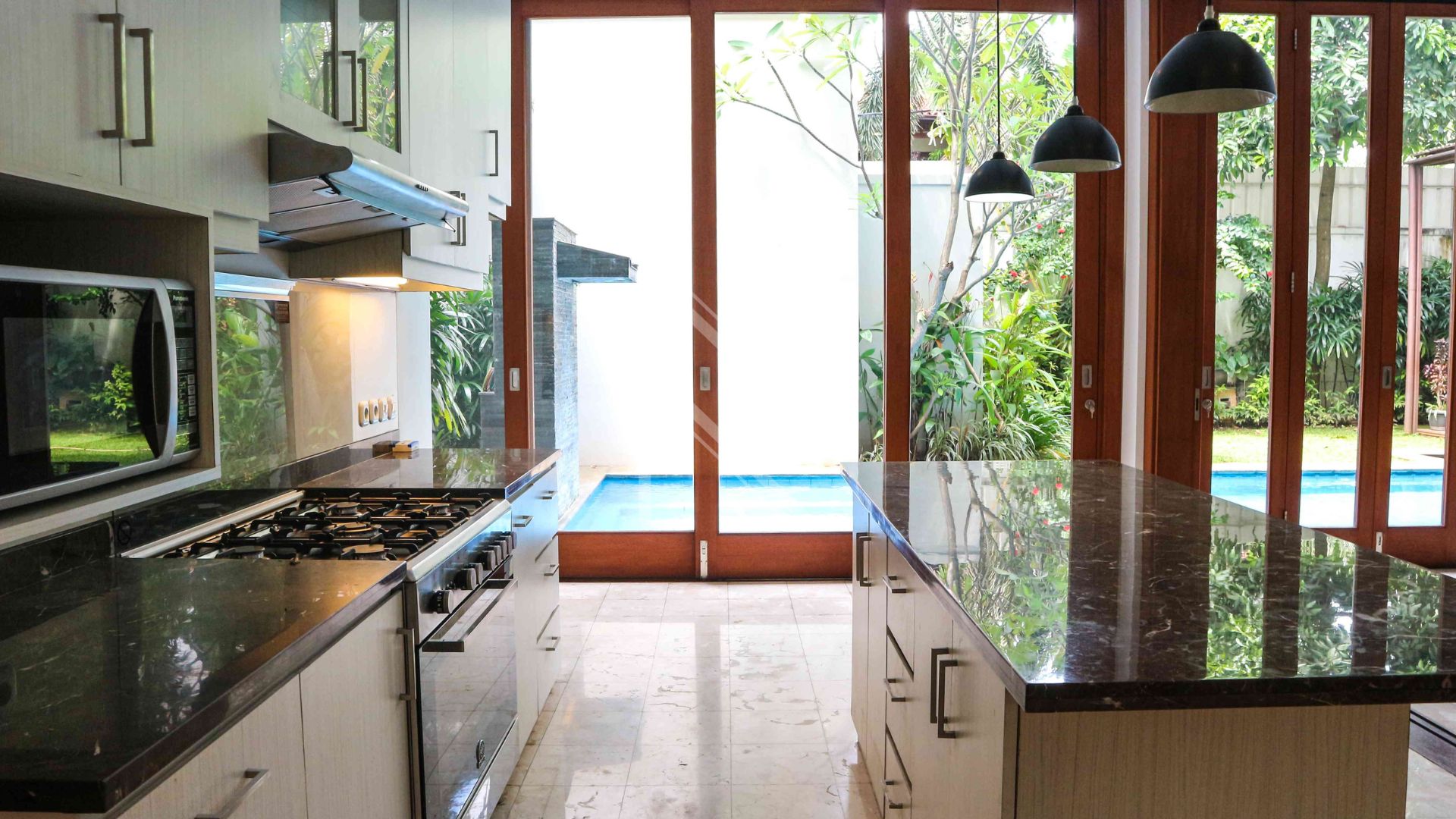 Family Friendly 4BR Home in Cilandak