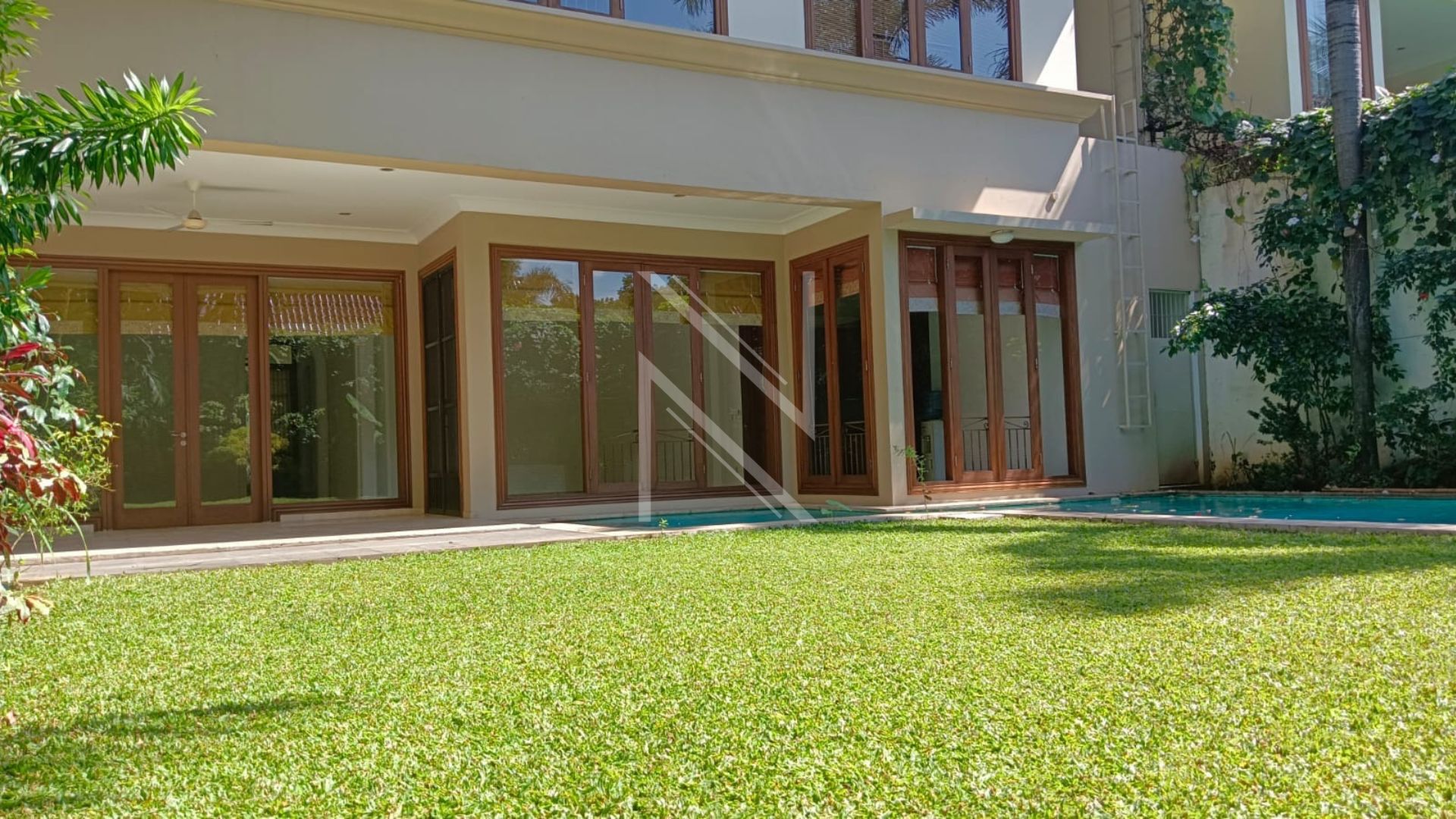 Comfortable 4BR Home for Daily Living – Pejaten