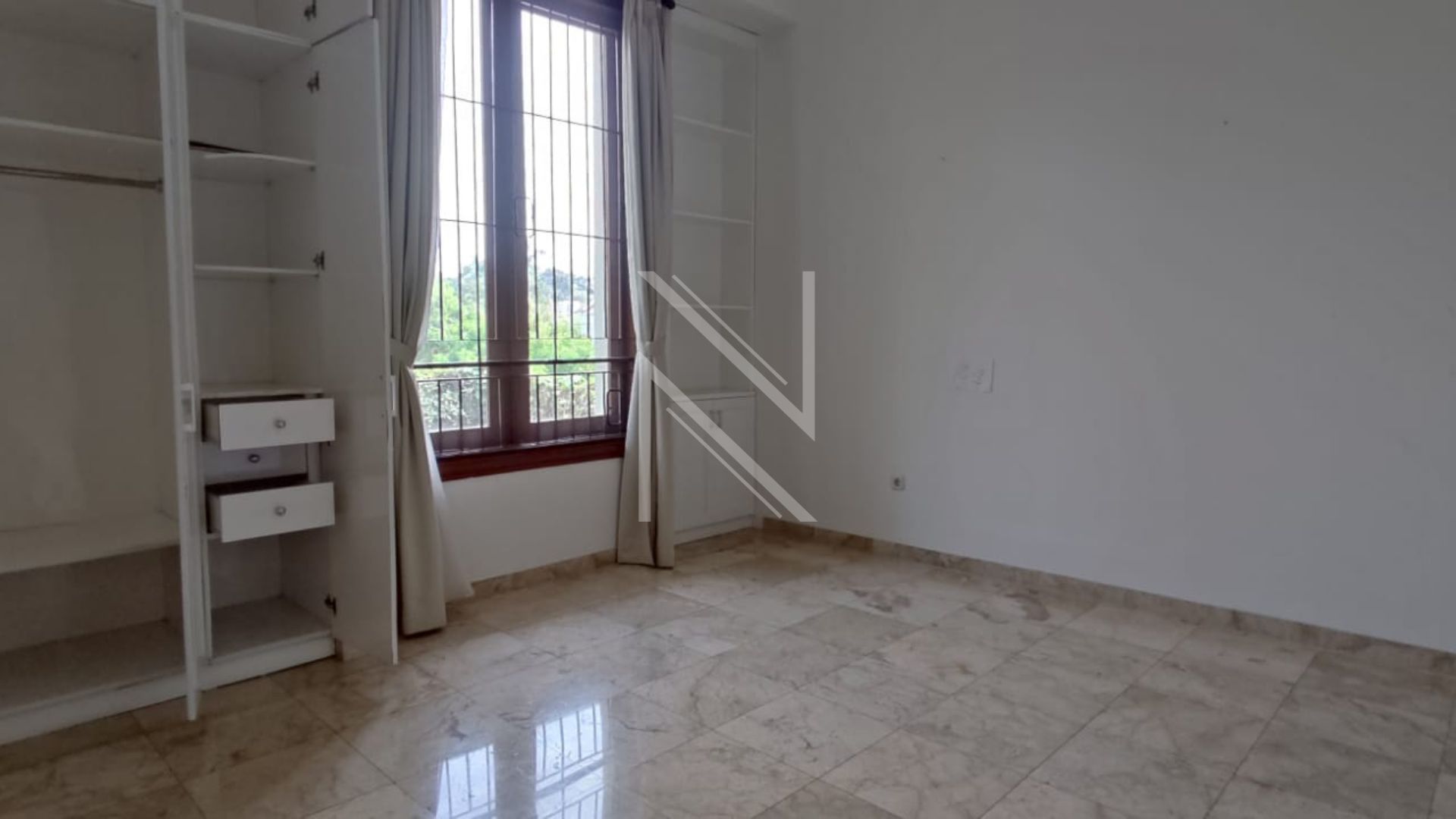 Well-Planned 4BR for Urban Families in Pejaten