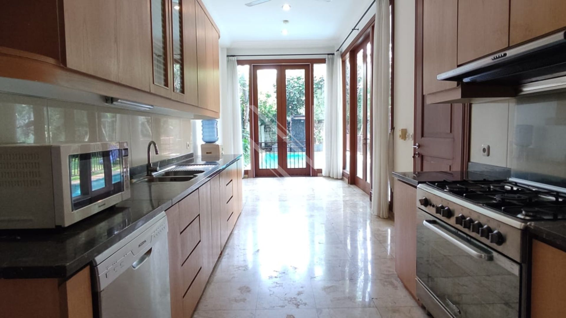 Well-Planned 4BR for Urban Families in Pejaten