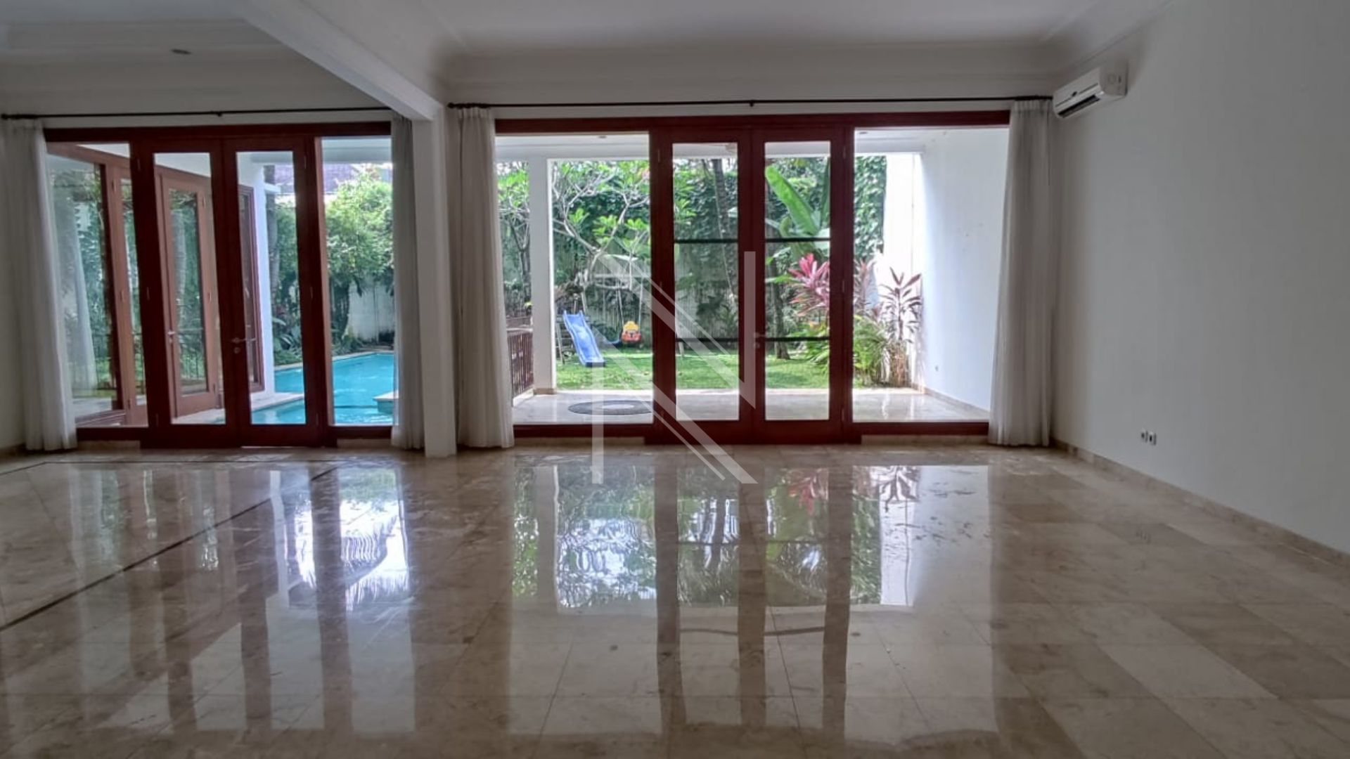 Well-Planned 4BR for Urban Families in Pejaten