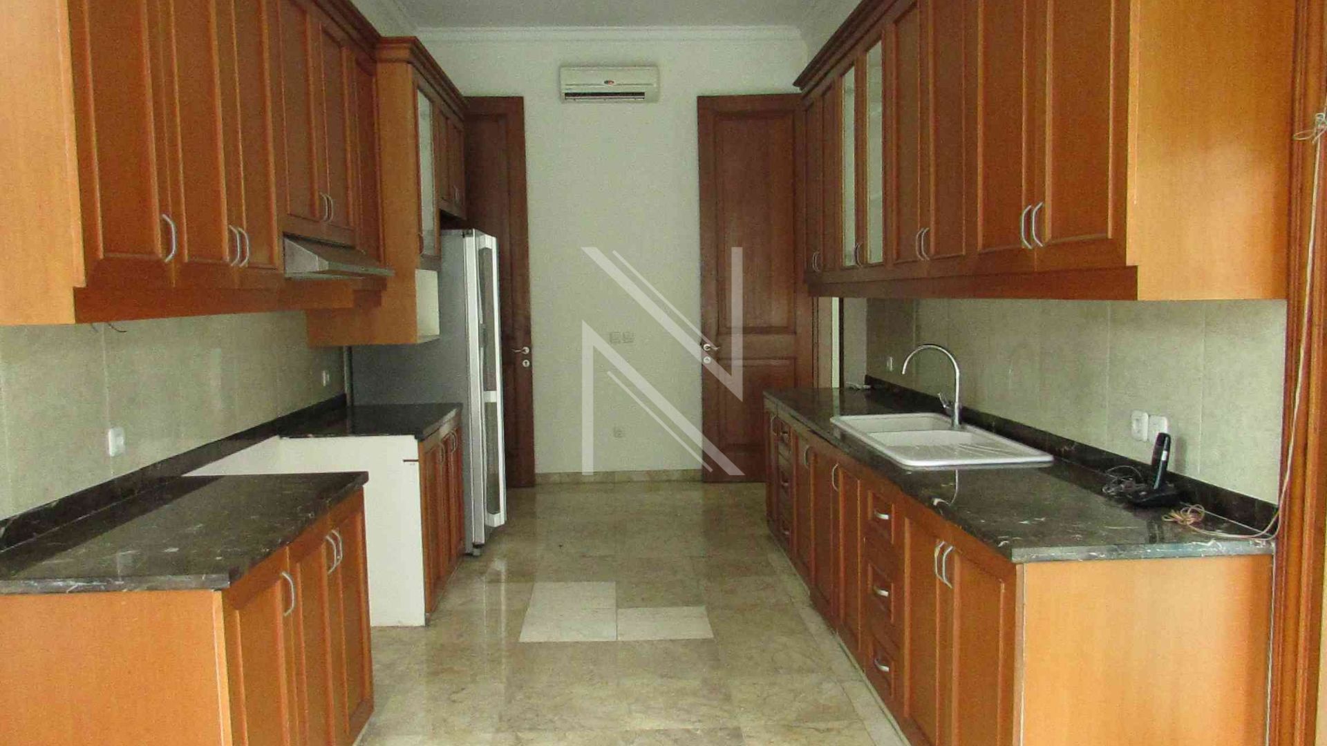 Spacious 4BR Home with Comfort – Pejaten