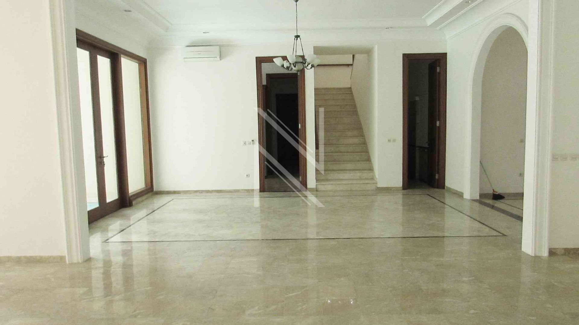 Spacious 4BR Home with Comfort – Pejaten