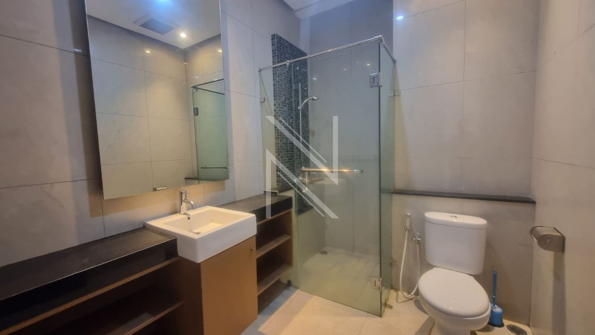 CILANDAK (Stand alone house Kebayoran Baru) – NO KBBR282 – BATHROOM 2 Stylish 4BR with Urban Comfort – Kebayoran Baru